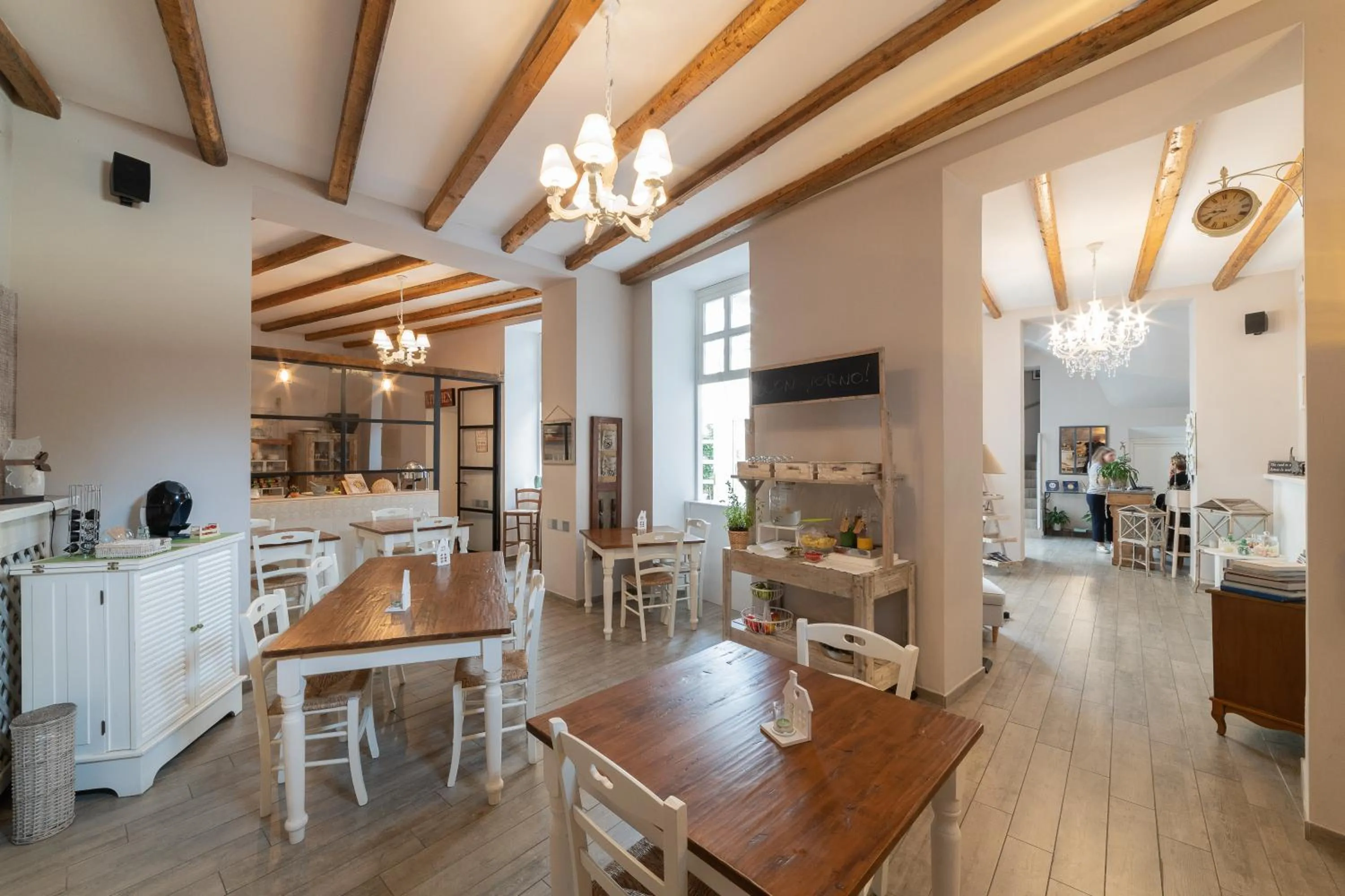 Restaurant/places to eat in Cas'E Charming House