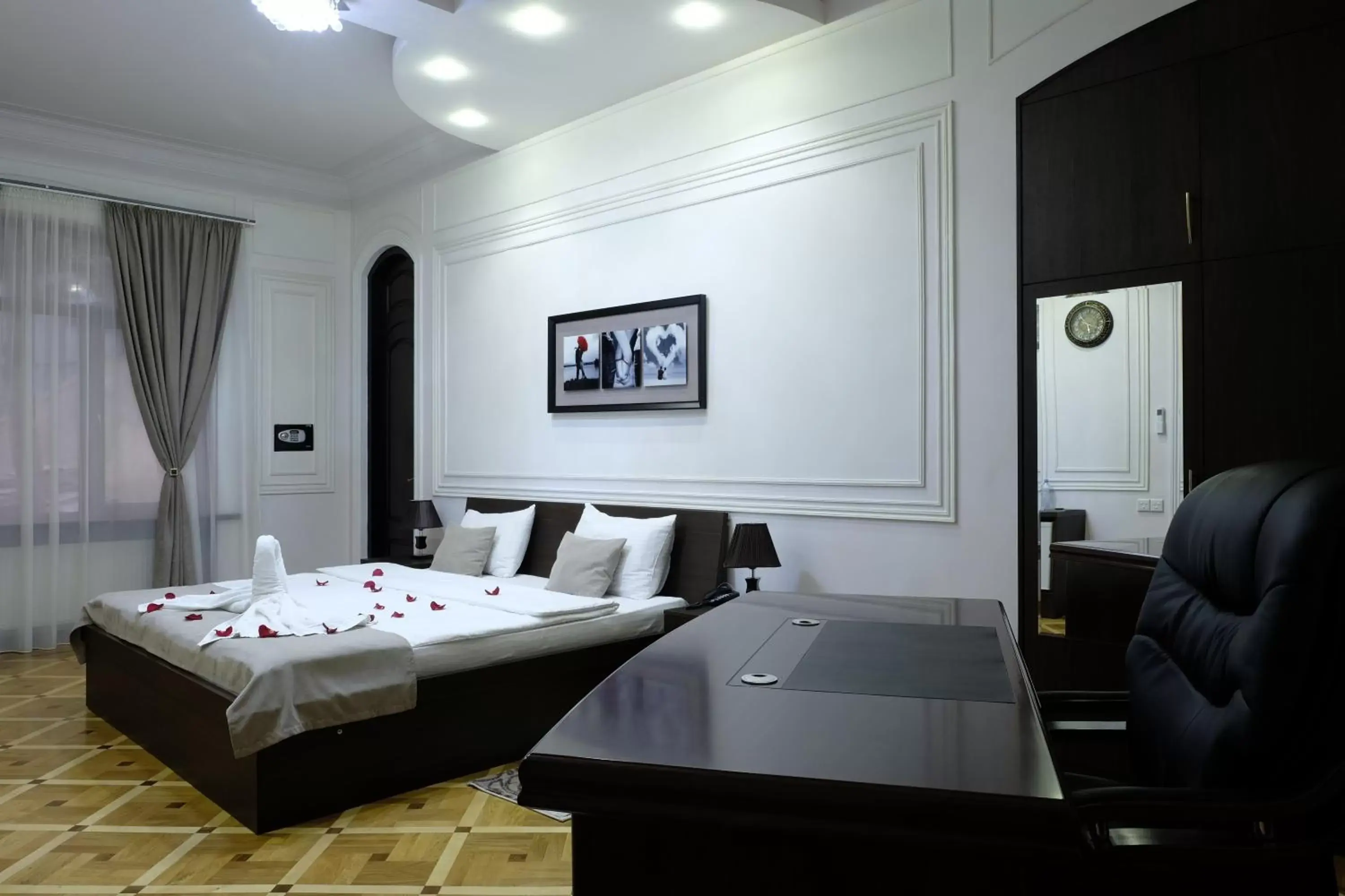 Photo of the whole room, Bed in S&L Boutique Hotel Photo of the whole room, Bed in S&L Boutique Hotel