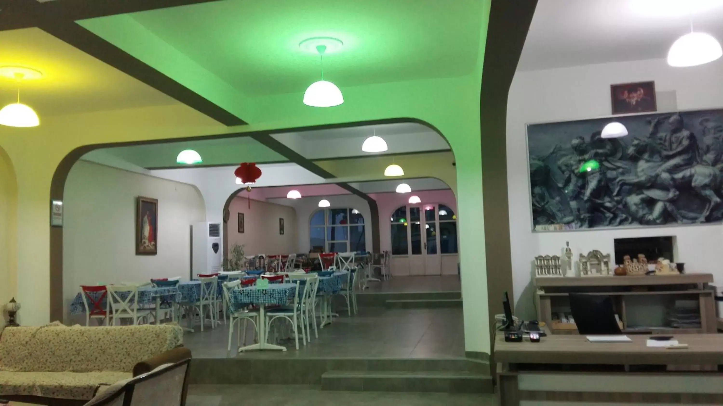 Area and facilities, Restaurant/Places to Eat in Nicea Hotel