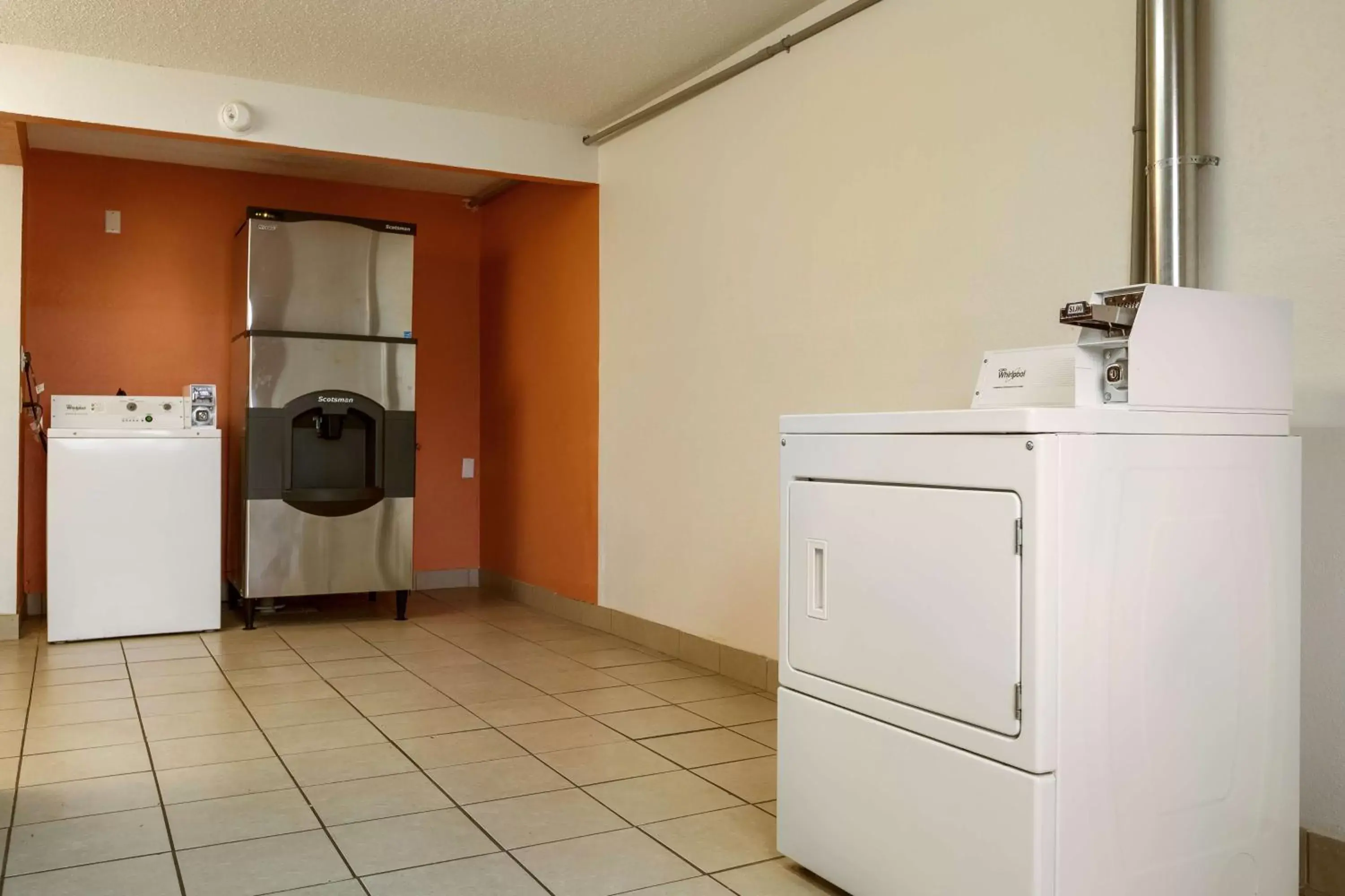 On site, Kitchen/Kitchenette in Motel 6-Albert Lea, MN