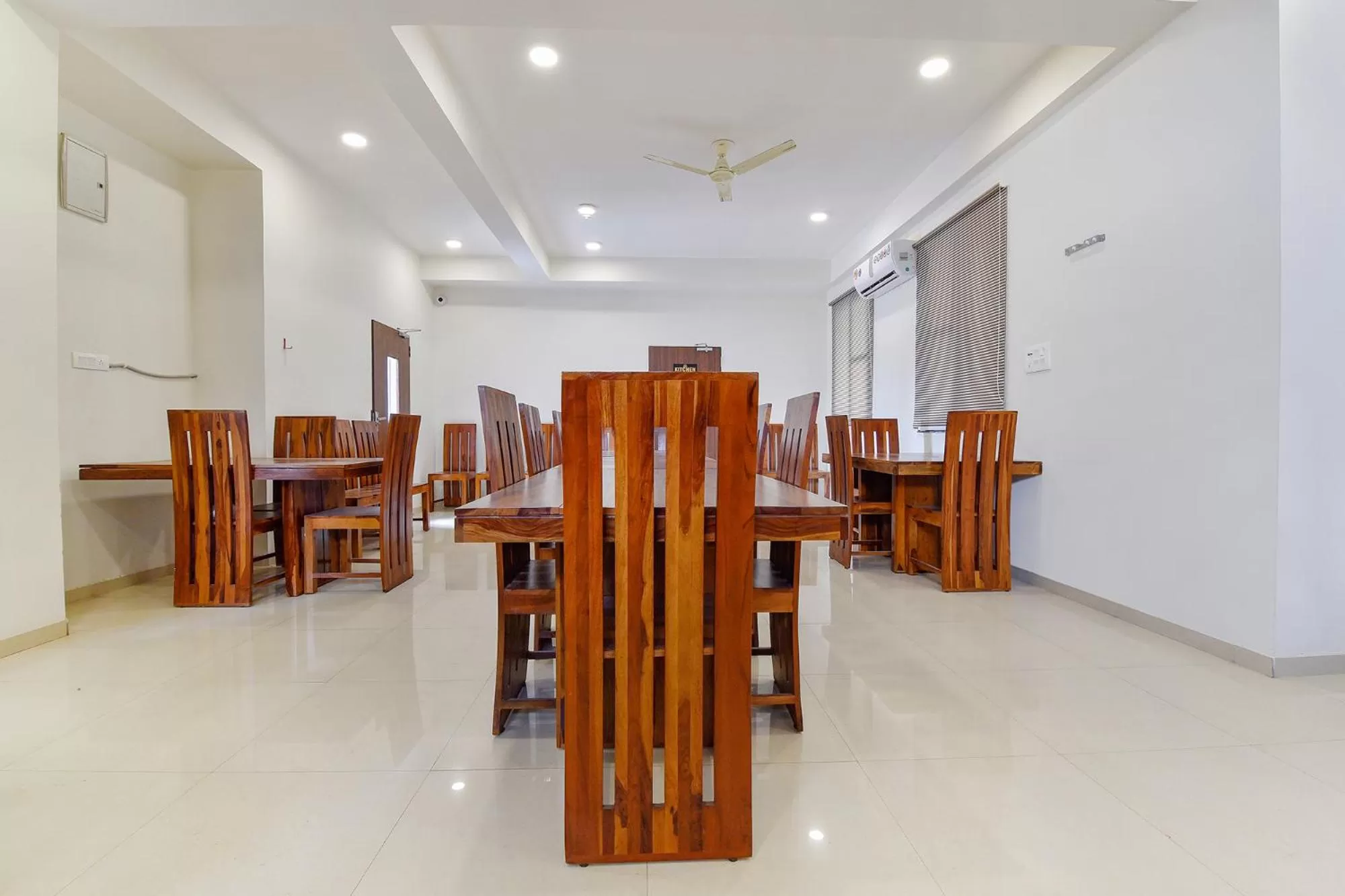 Restaurant/places to eat in FabHotel Oxus