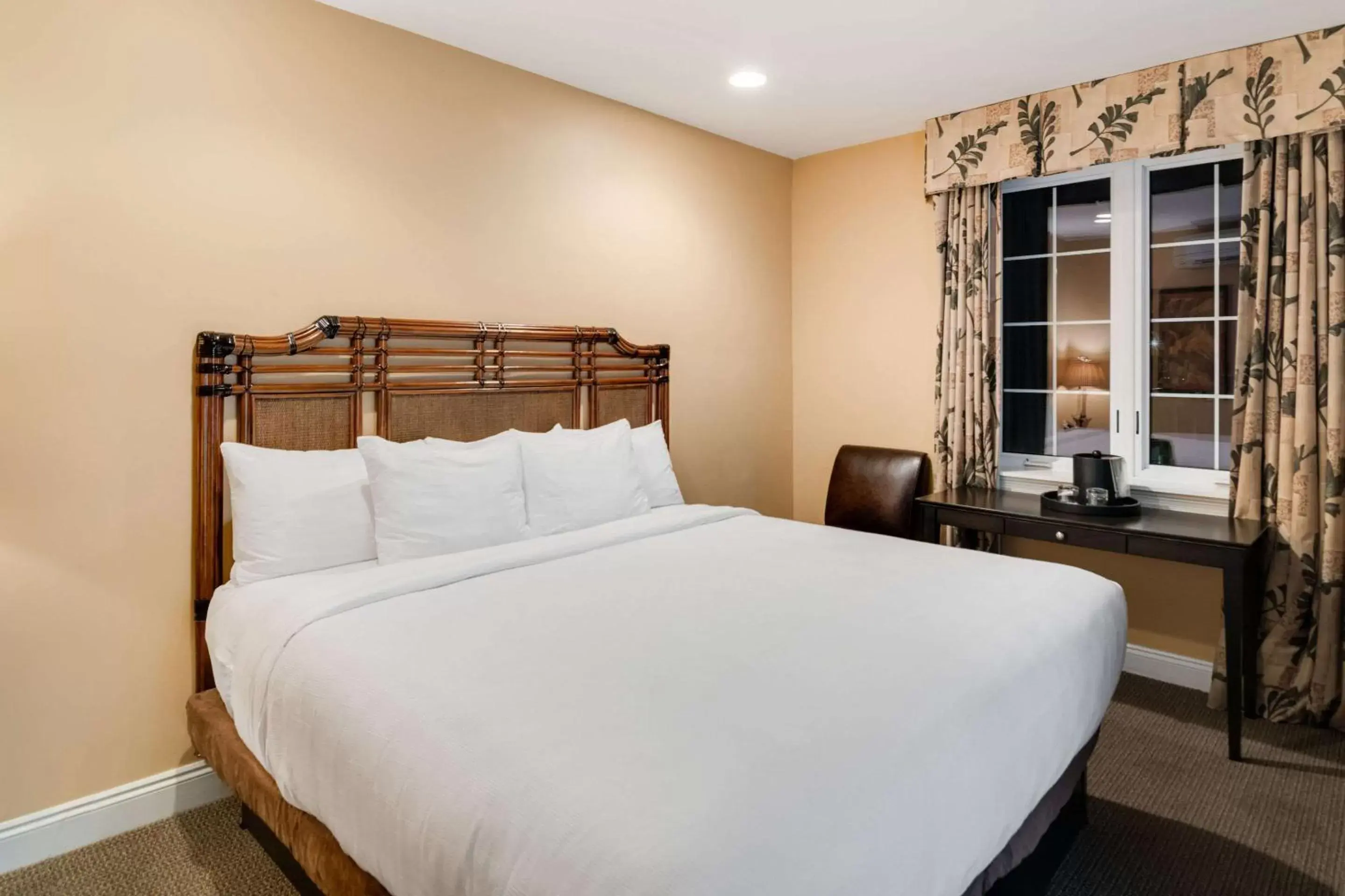 Photo of the whole room, Bed in The Port Inn and Cottages, Ascend Hotel Collection