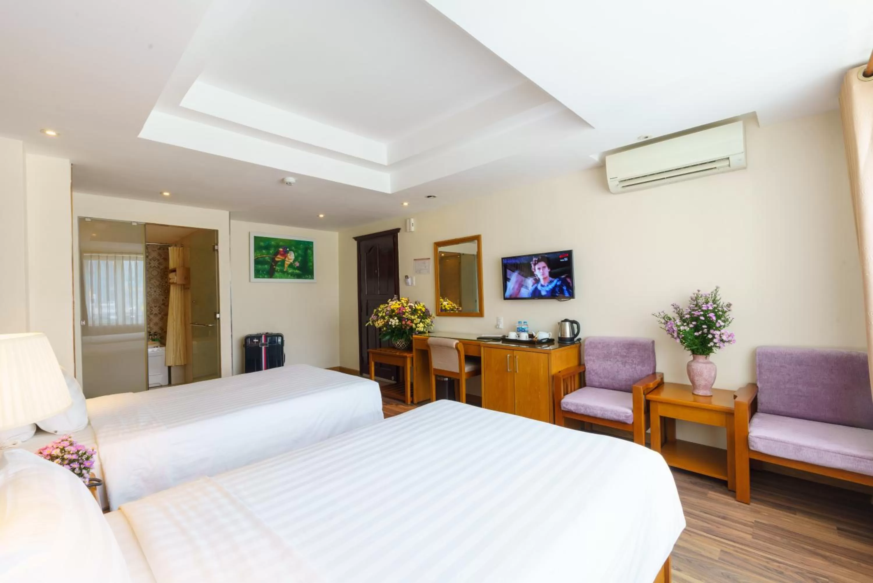 Photo of the whole room, Bed in Roseland Corp Hotel