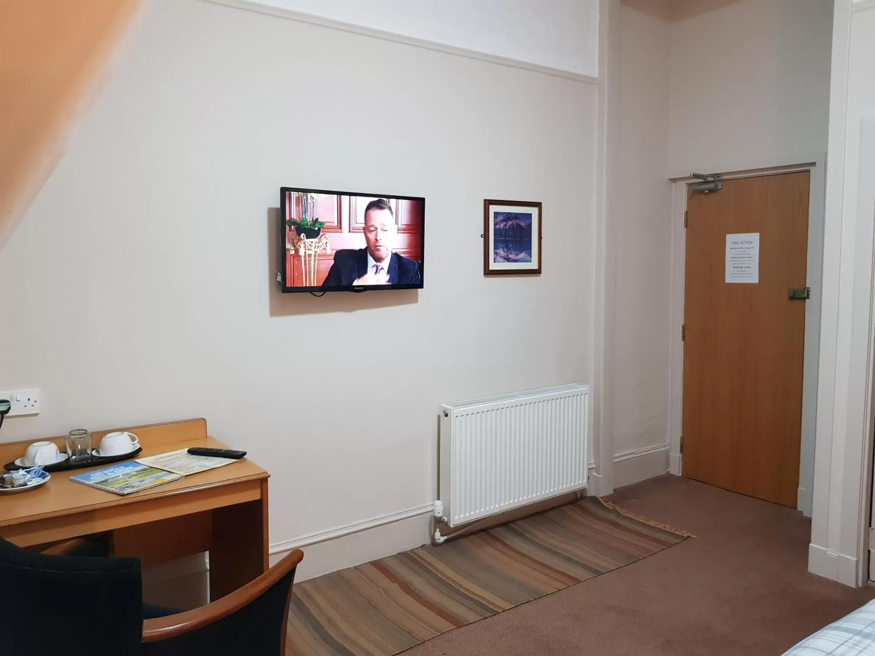 TV and multimedia, TV/Entertainment Center in Aberdeen House Hotel