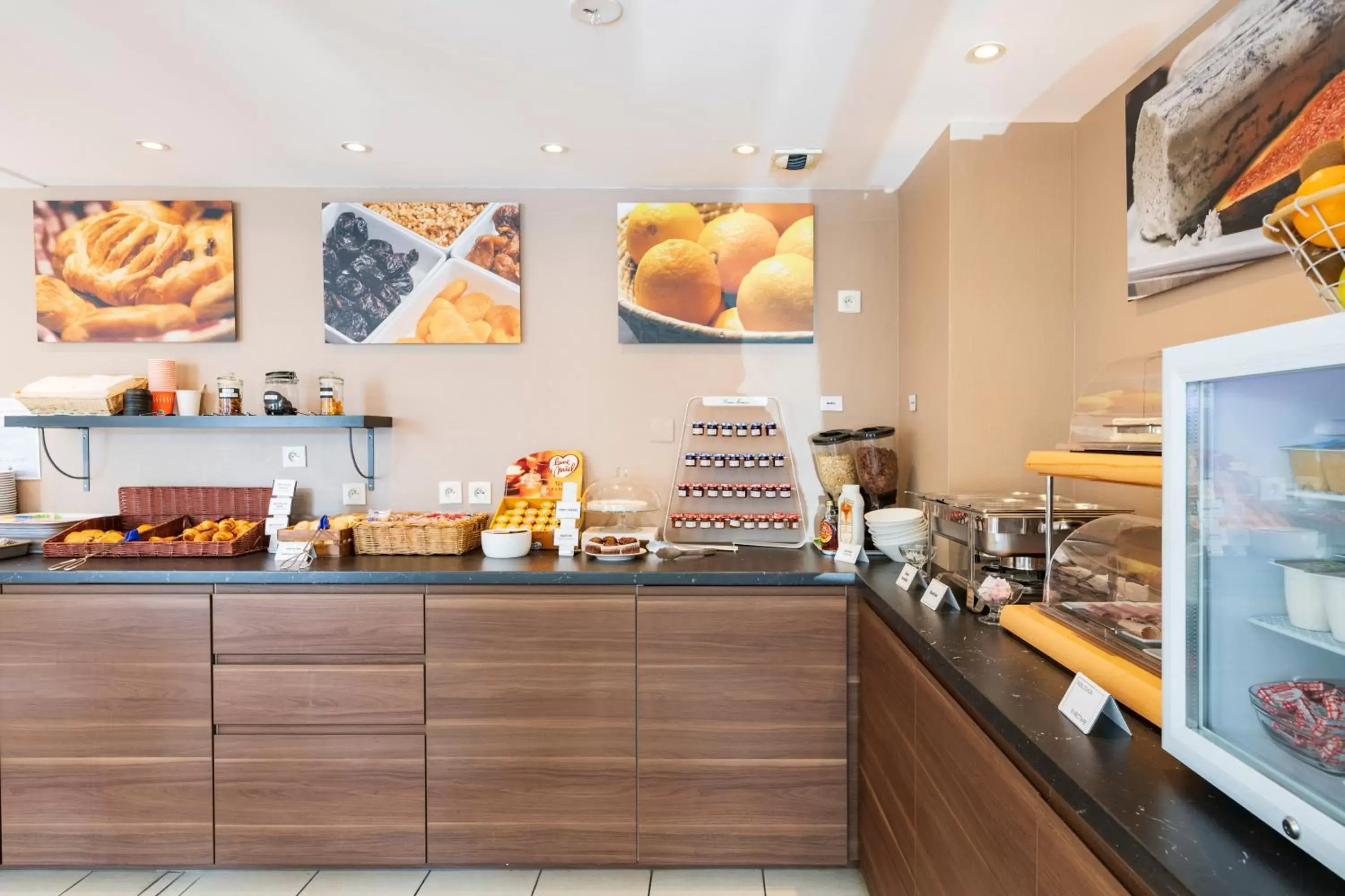 Continental breakfast in Cerise Nantes Atlantis