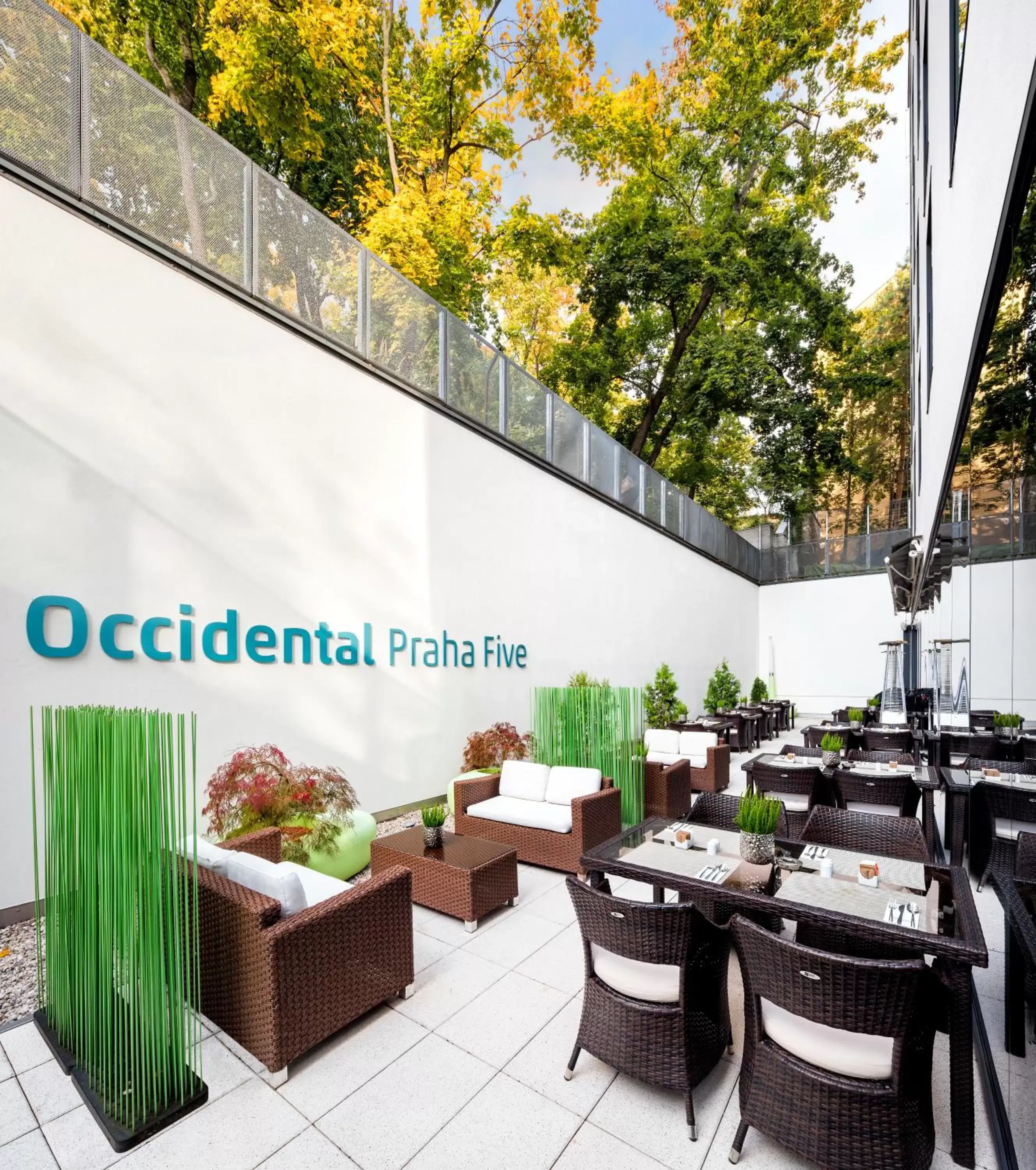 Property building, Restaurant/Places to Eat in Occidental Praha Five