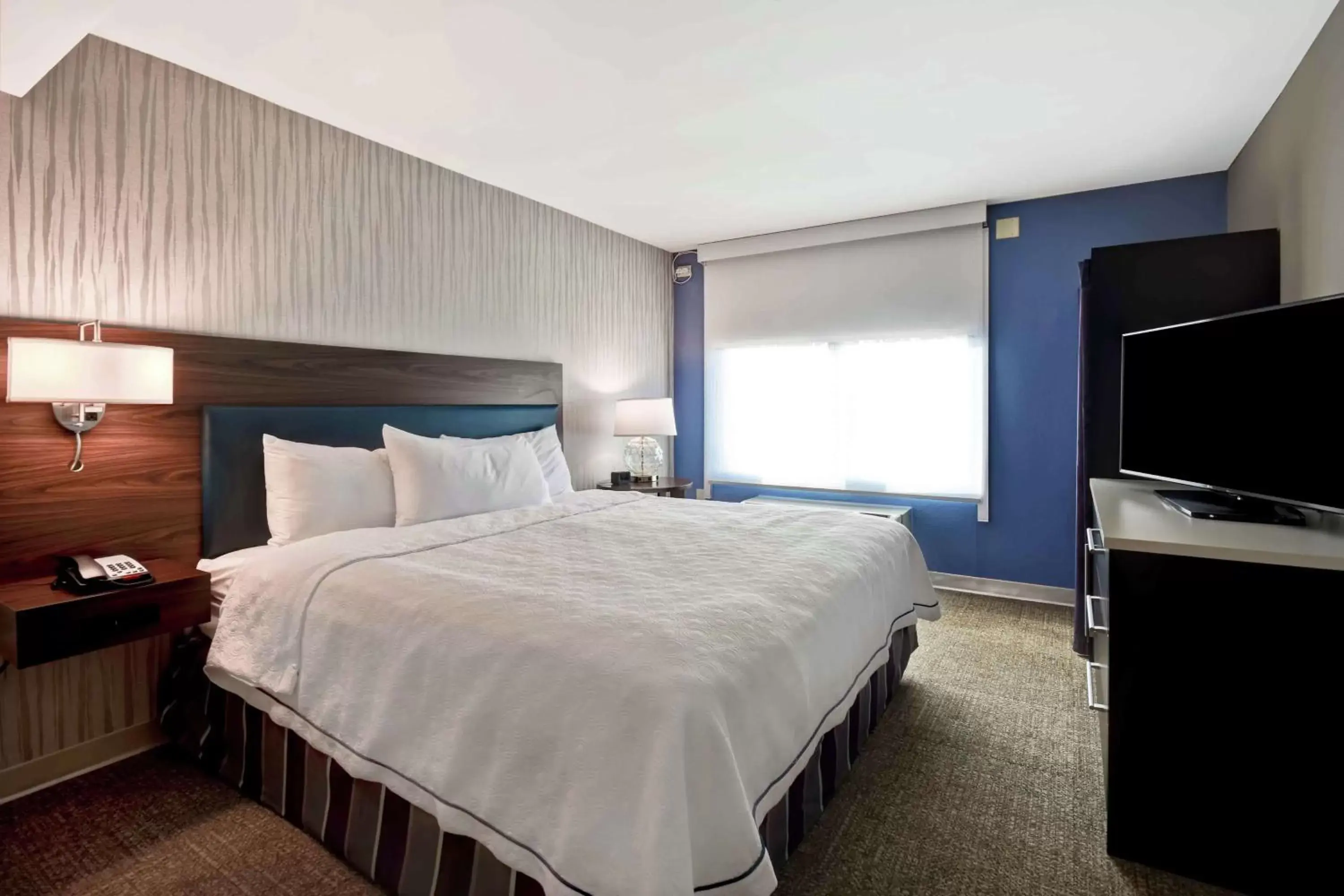 Bed in Home2 Suites by Hilton Atlanta Norcross