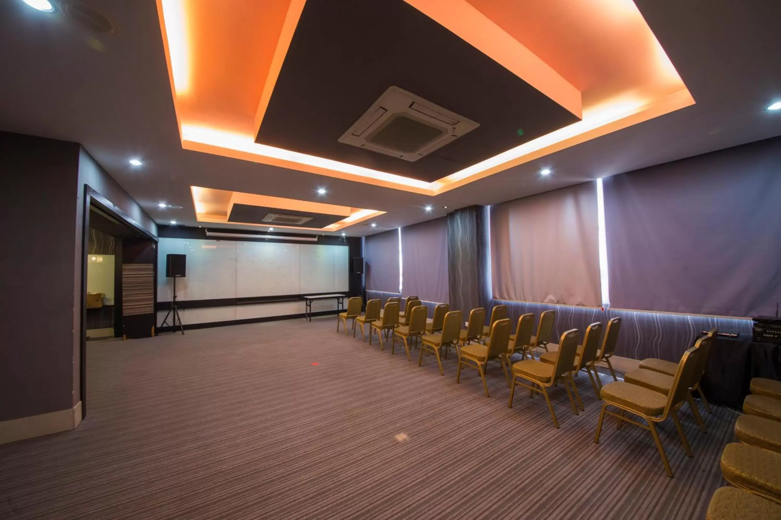 Meeting/conference room in B&S Boutique Hotel