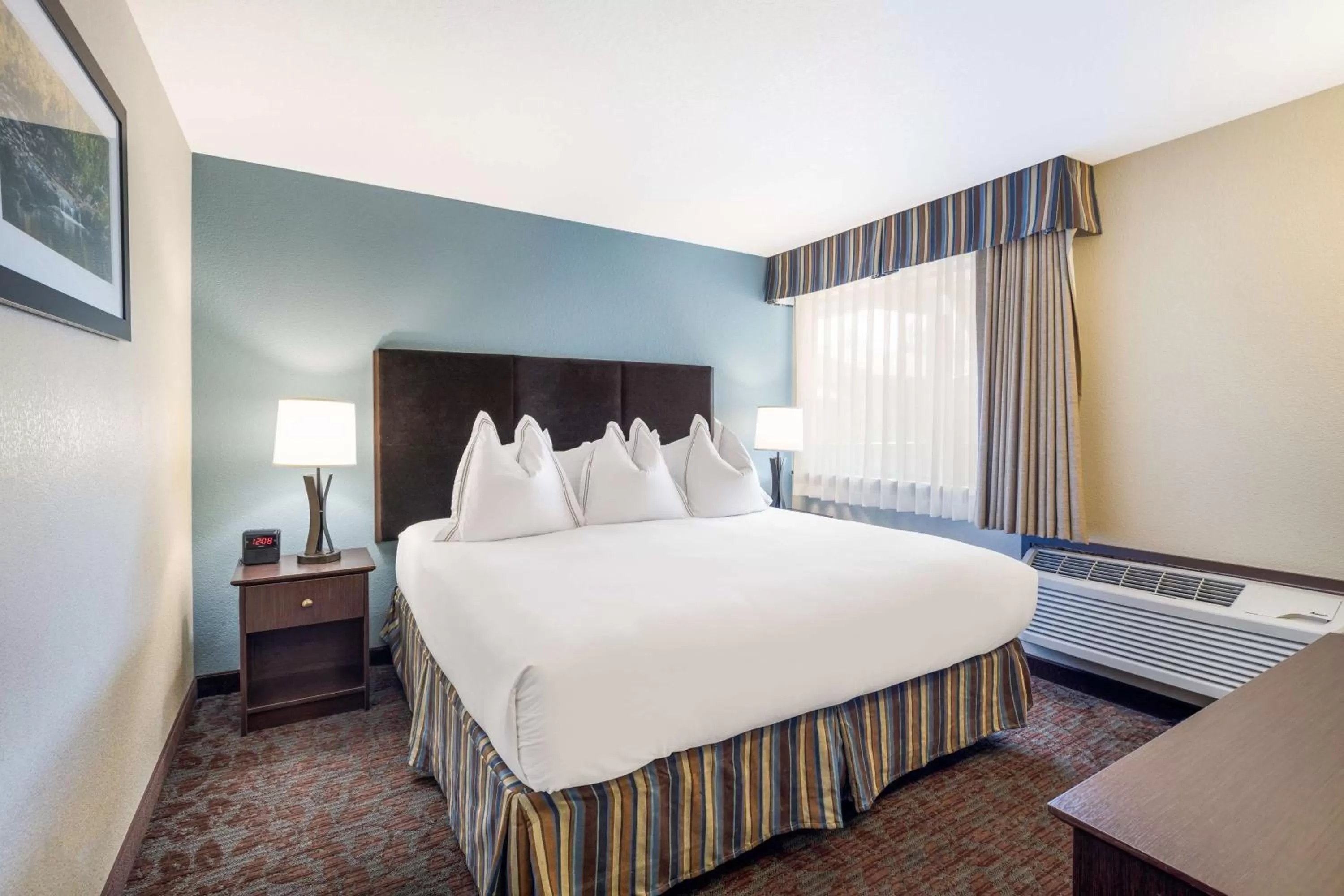 Bedroom, Bed in Best Western Windsor Inn