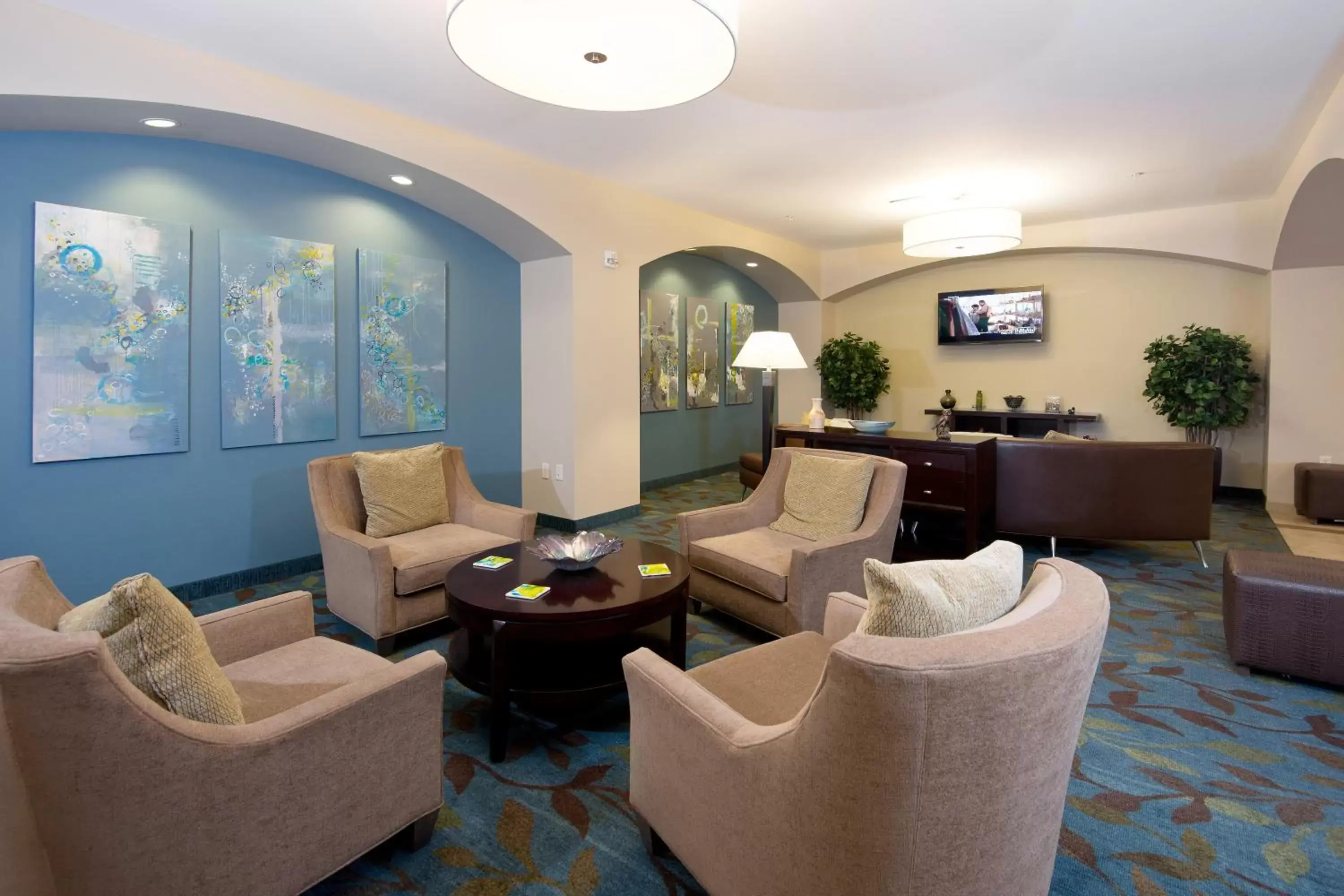 Property building, Lounge/Bar in Candlewood Suites Greeley, an IHG Hotel