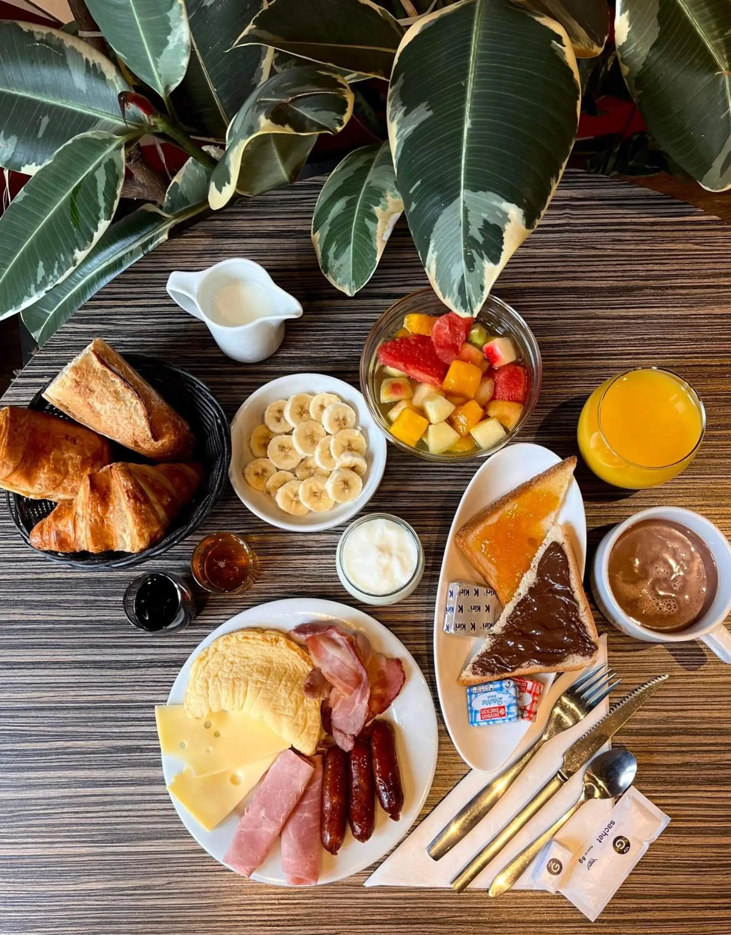 Breakfast in Hôtel Crocus Caen Mémorial