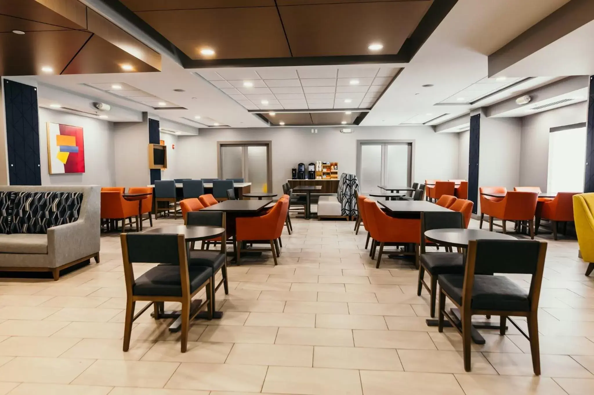 Breakfast, Restaurant/Places to Eat in Holiday Inn Express and Suites Urbandale Des Moines, an IHG Hotel