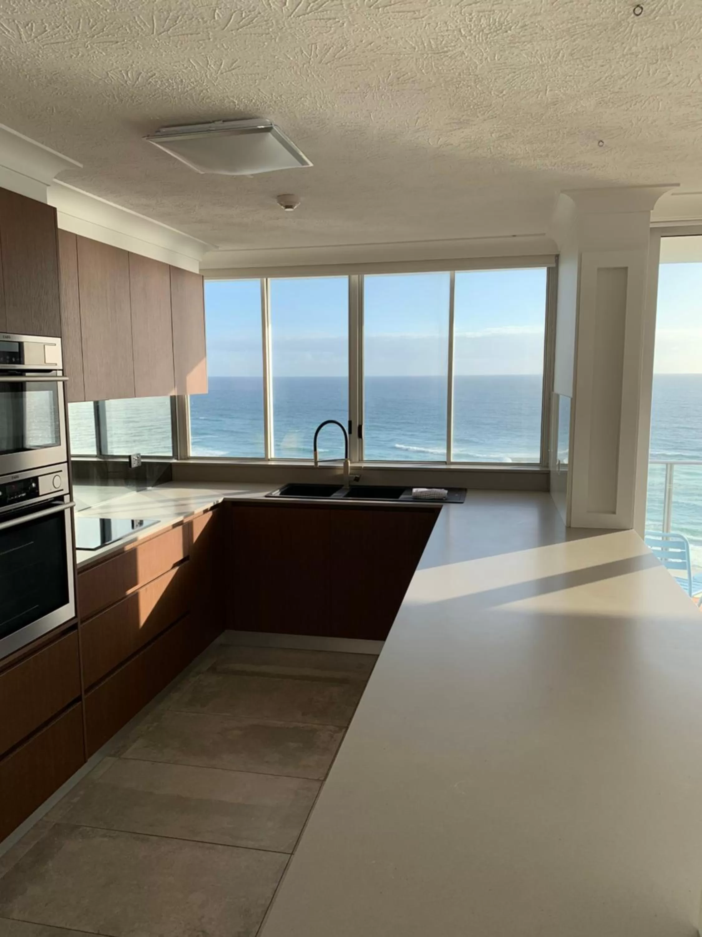 Kitchen or kitchenette in Pacific Regis Beachfront Holiday Apartments