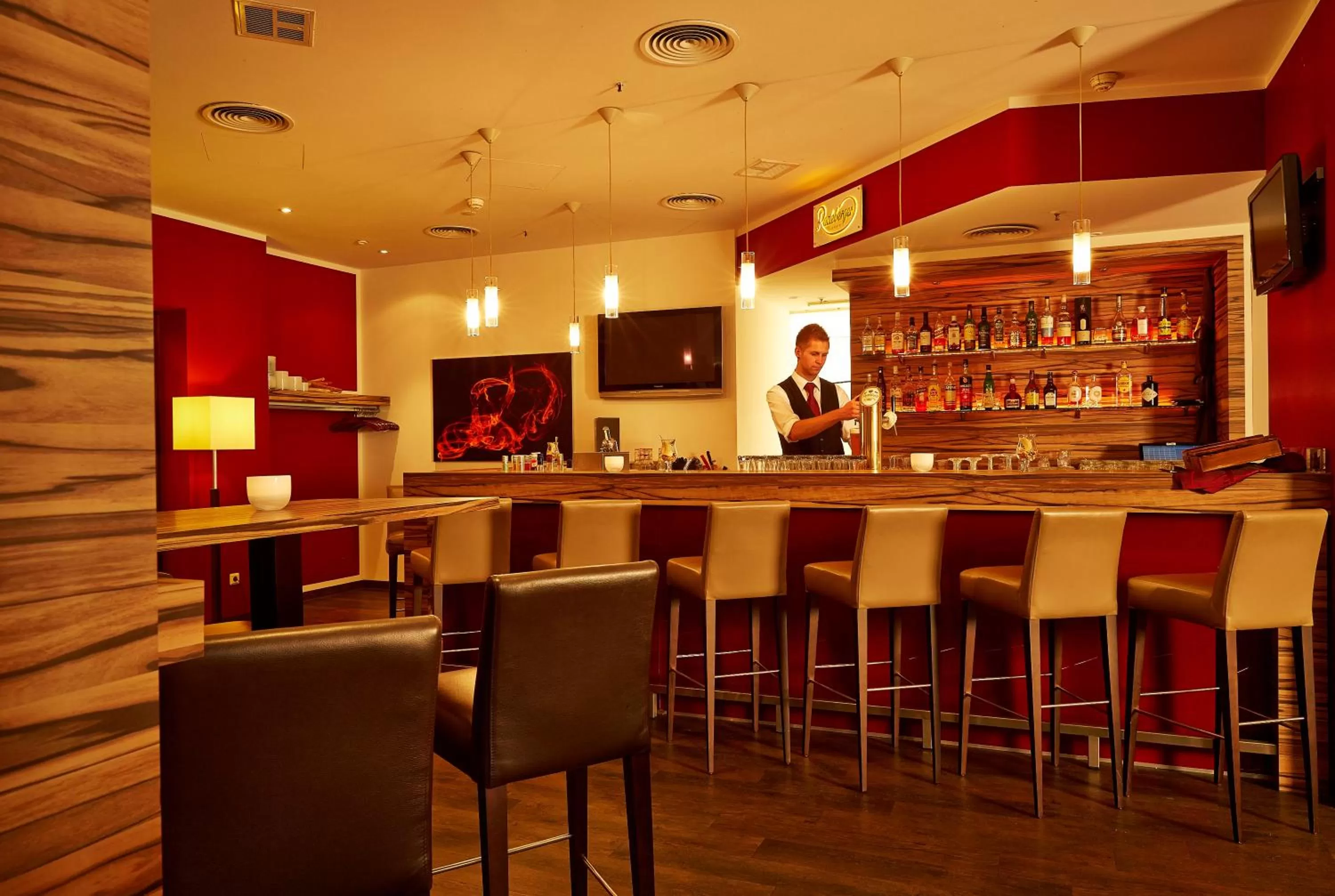 Lounge or bar in H+ Hotel Bad Soden