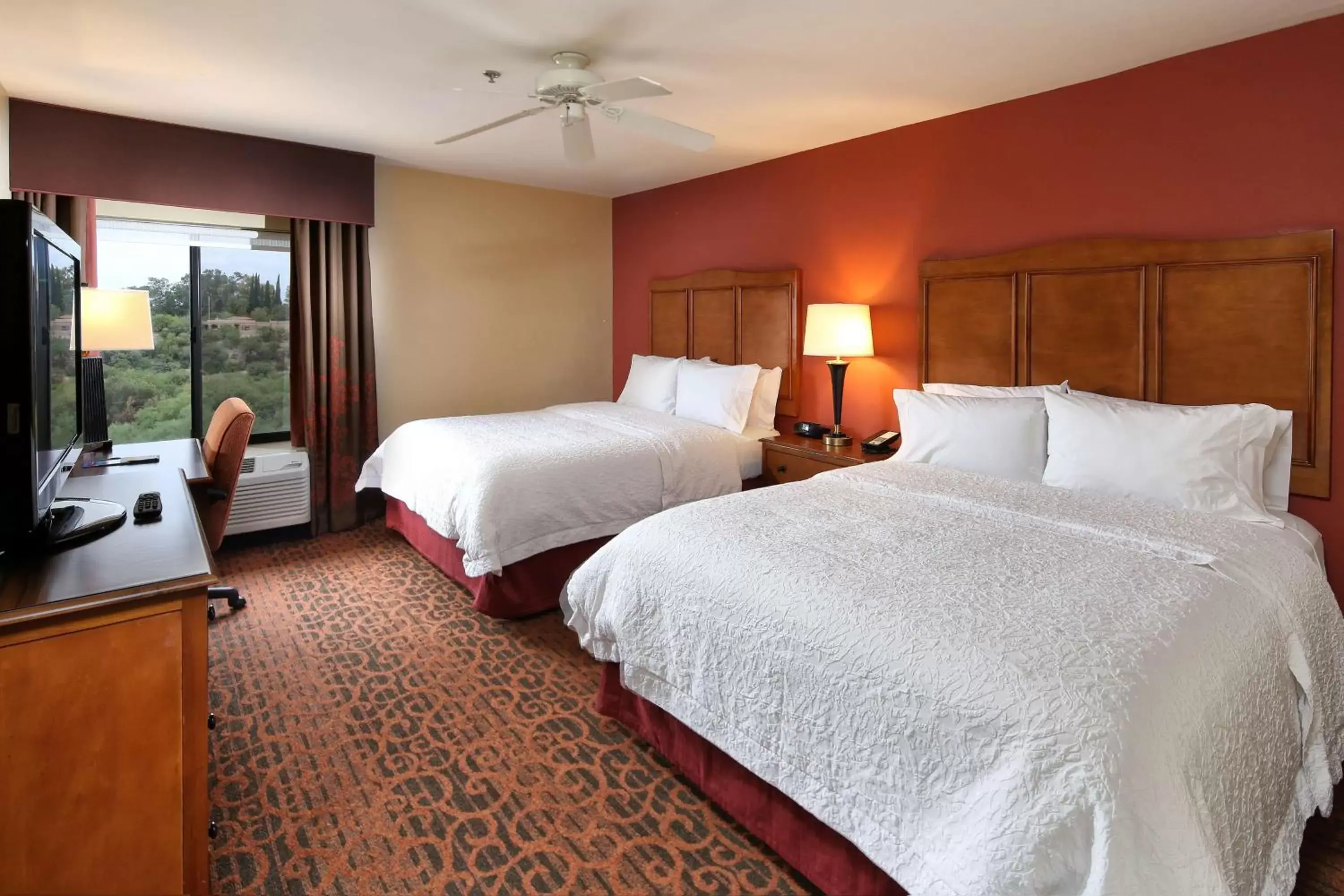 Bedroom, Bed in Hampton Inn & Suites Tucson Mall