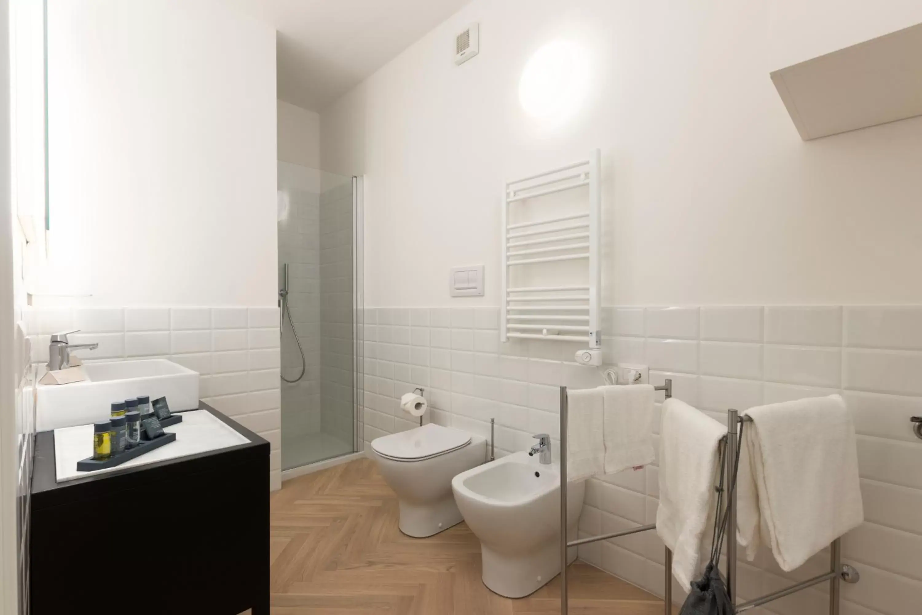 Shower, Bathroom in Metropolitan Suites