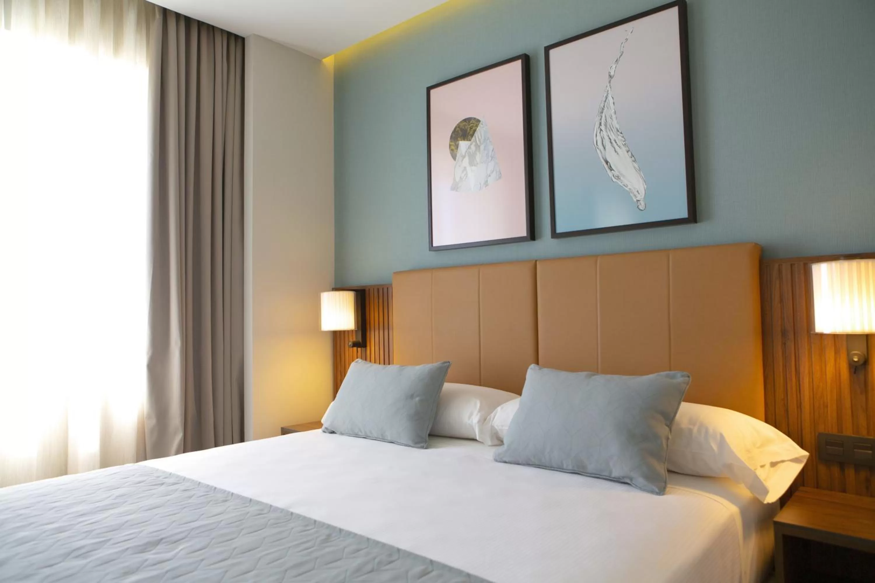 Bed in Riu Plaza España