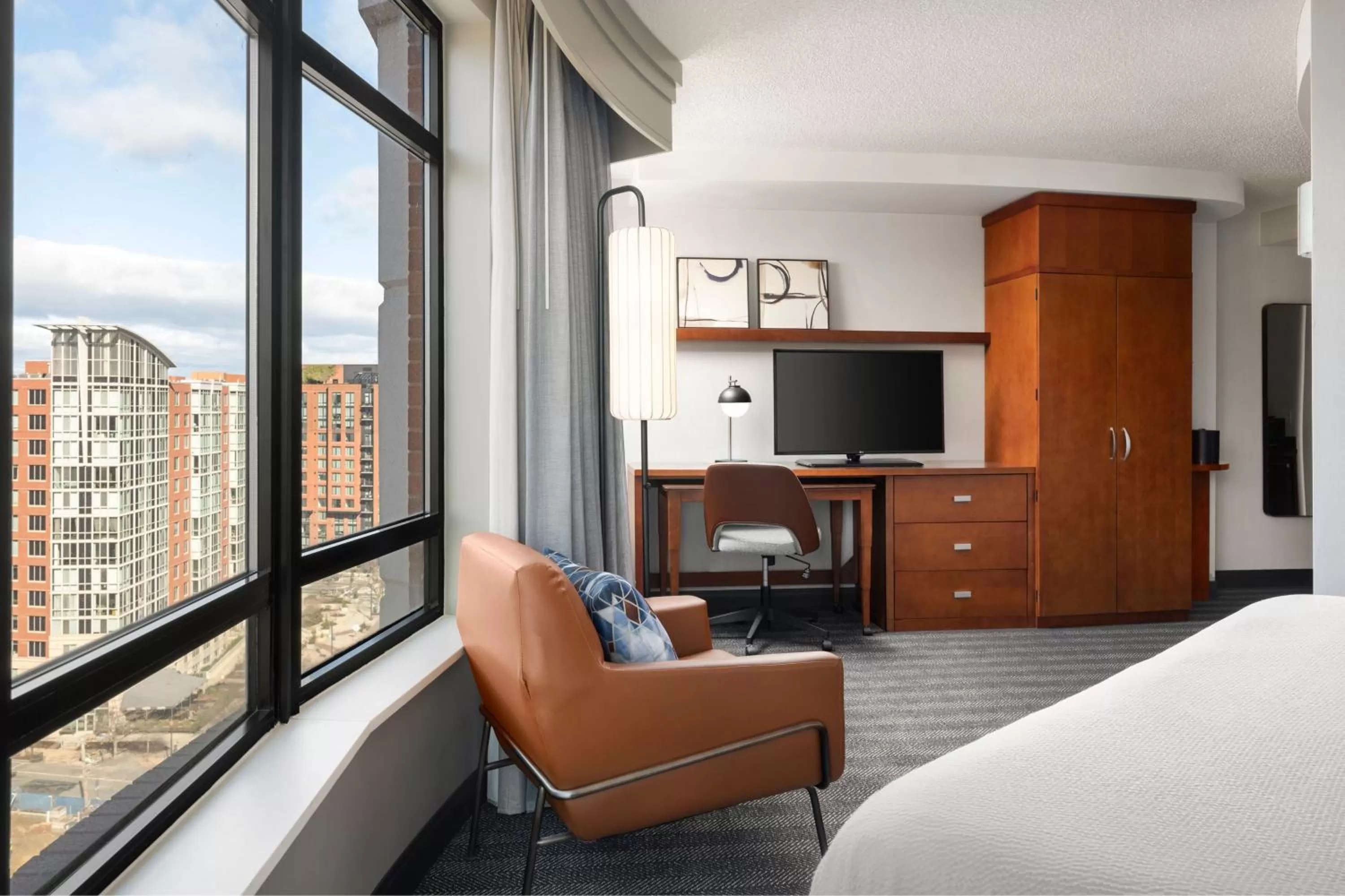 Photo of the whole room, Bed in Courtyard by Marriott Washington Capitol Hill/Navy Yard