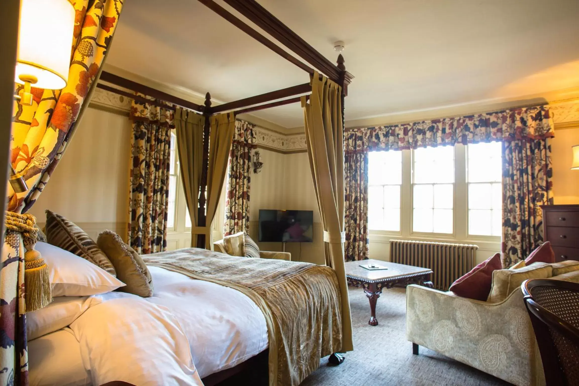 Bed in Royal Oak Hotel