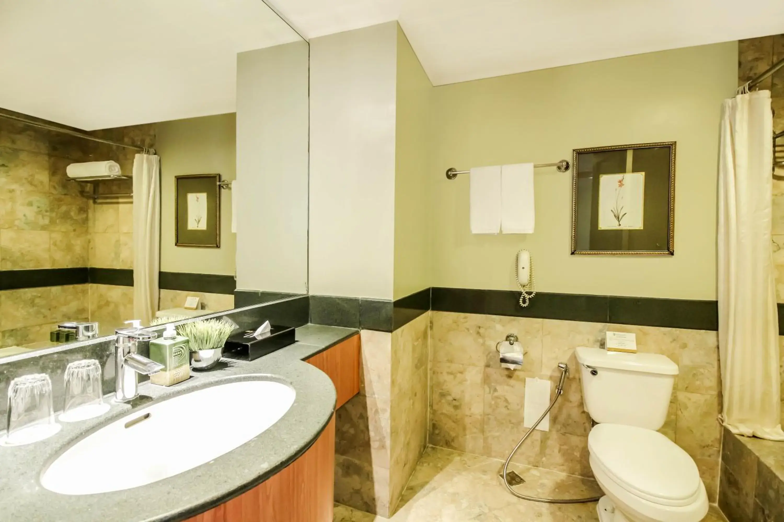 Bathroom in Makati Palace Hotel