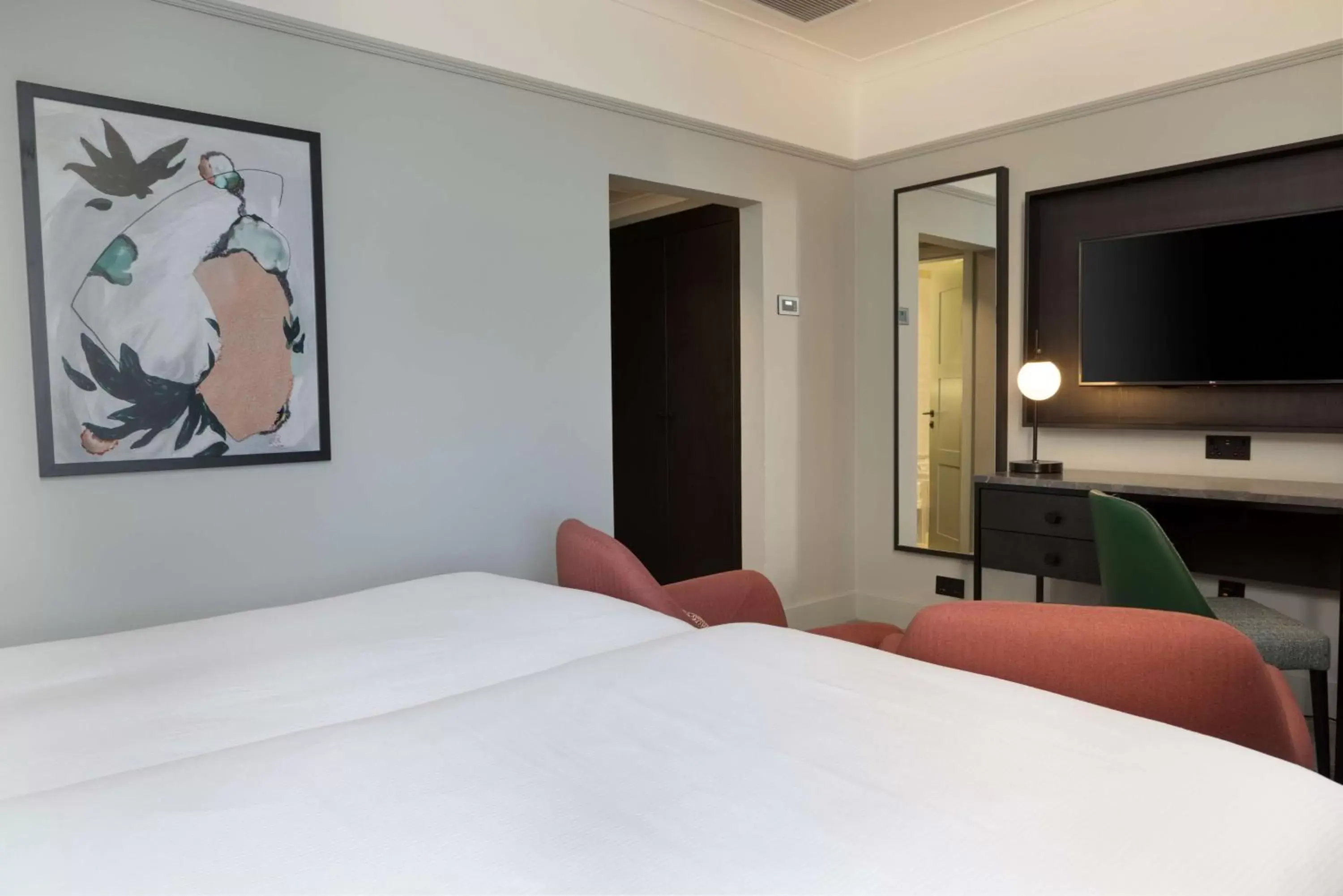 Bedroom, Bed in DoubleTree By Hilton Brighton Metropole