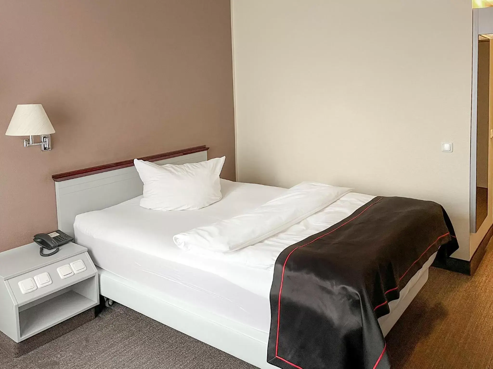 Photo of the whole room, Bed in DORMERO Hotel Dessau-Roßlau