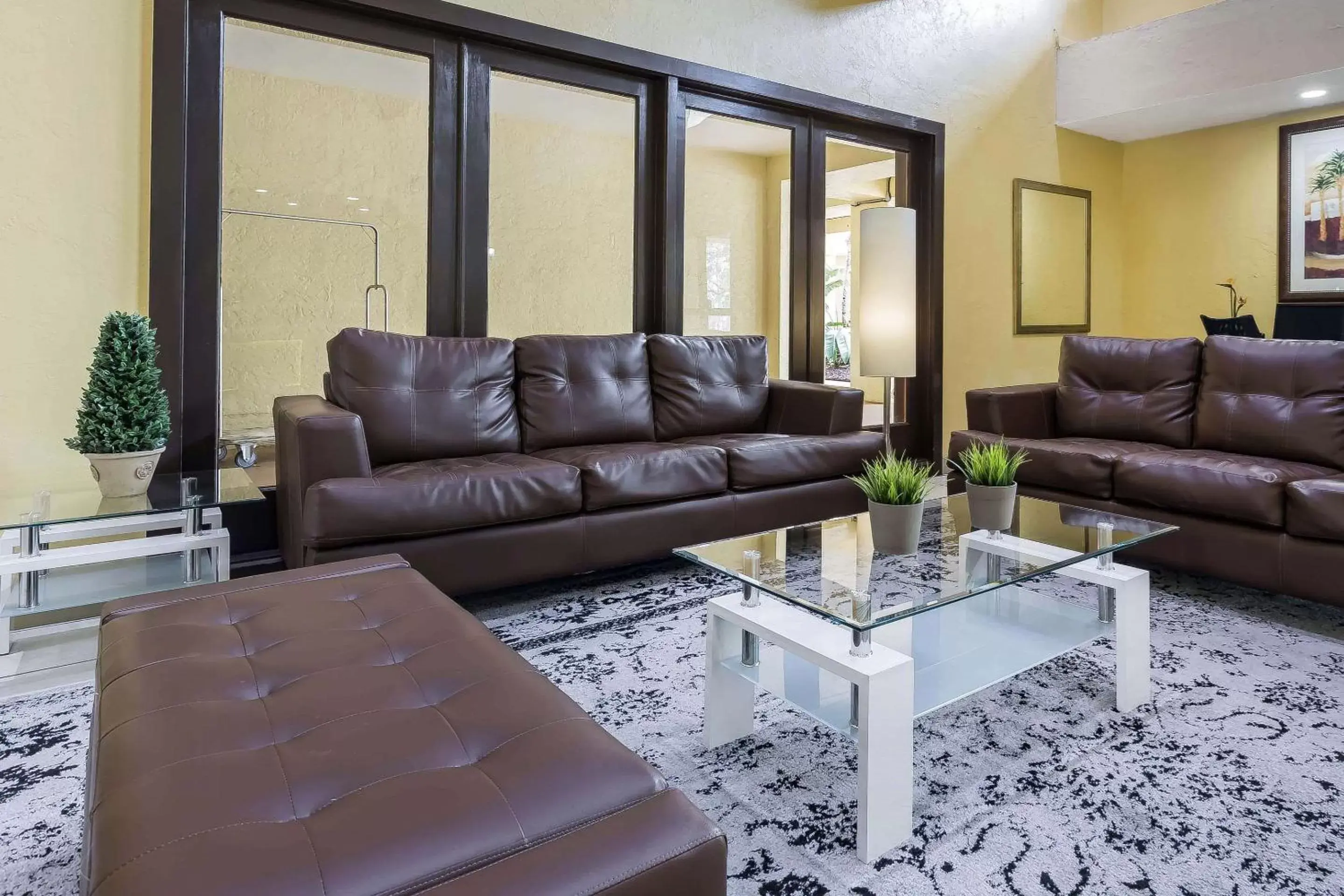 Lobby or reception, Seating Area in Boca Suites Deerfield Beach