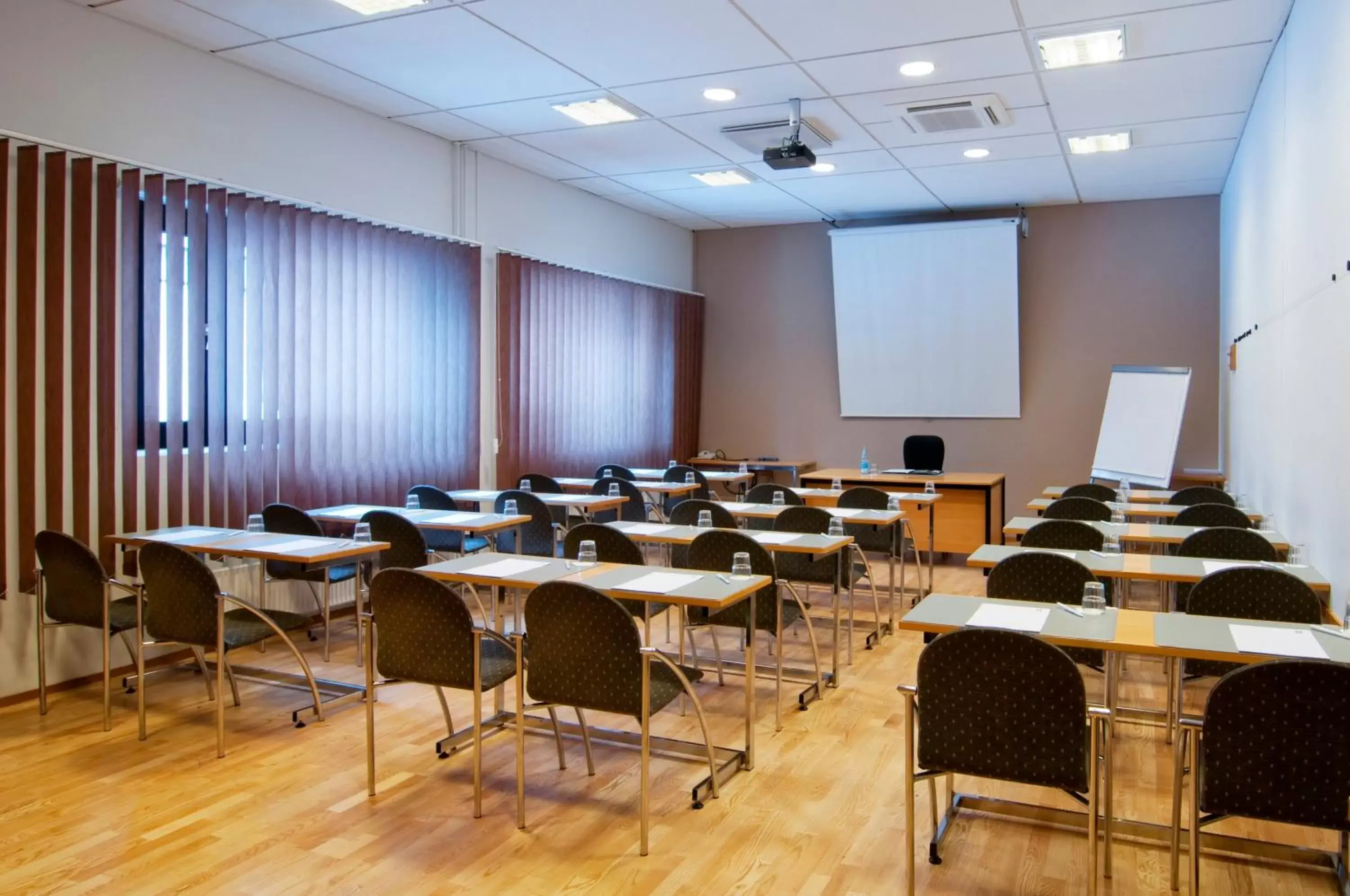 Meeting/conference room in Holiday Inn Helsinki-Vantaa Airport, an IHG Hotel