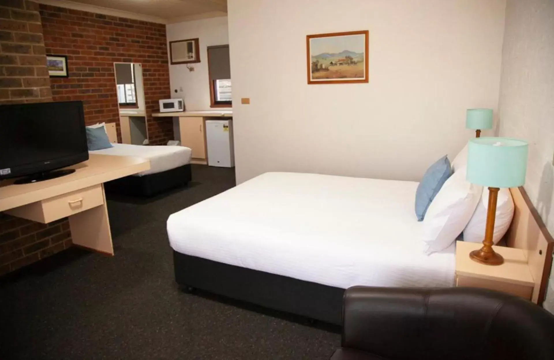 Bed in Bega Downs Motor Inn