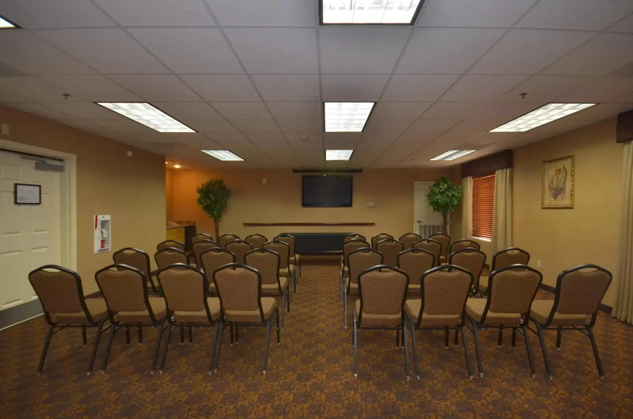 Meeting/conference room in Holiday Inn Express Las Vegas-Nellis by IHG Meeting/conference room in Holiday Inn Express Las Vegas-Nellis by IHG