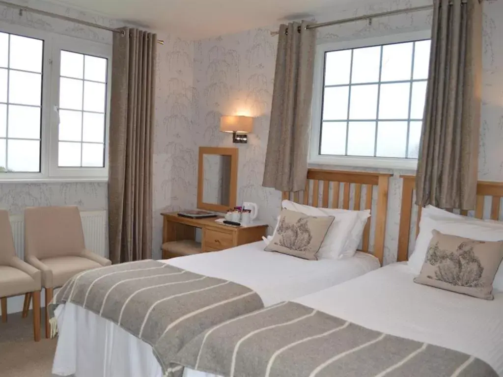 Standard Twin Room with Sea View in Trelawne Hotel