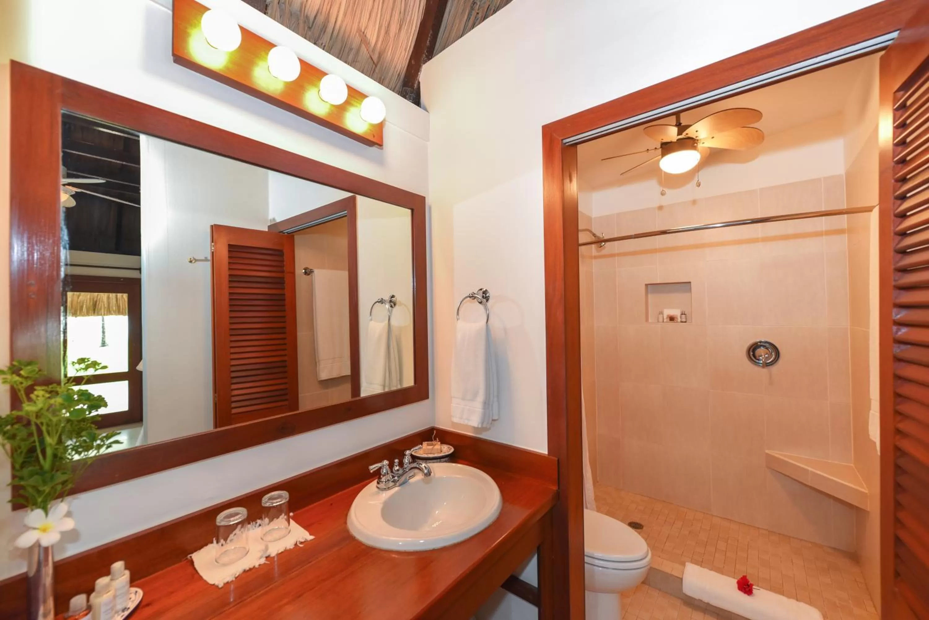 Bathroom in Victoria House Resort & Spa