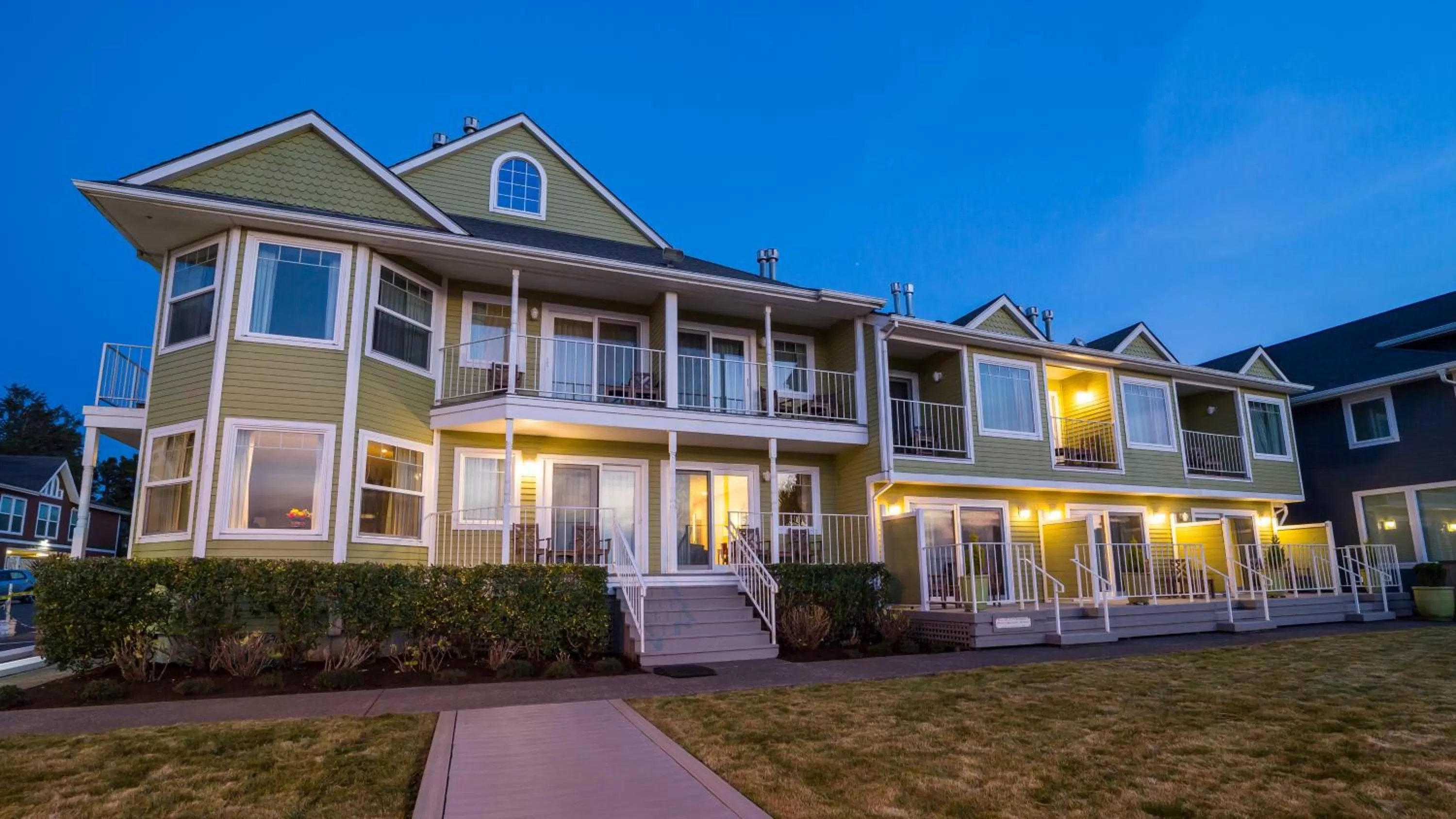 Property building in Inn of the Four Winds Seaside Oceanfront