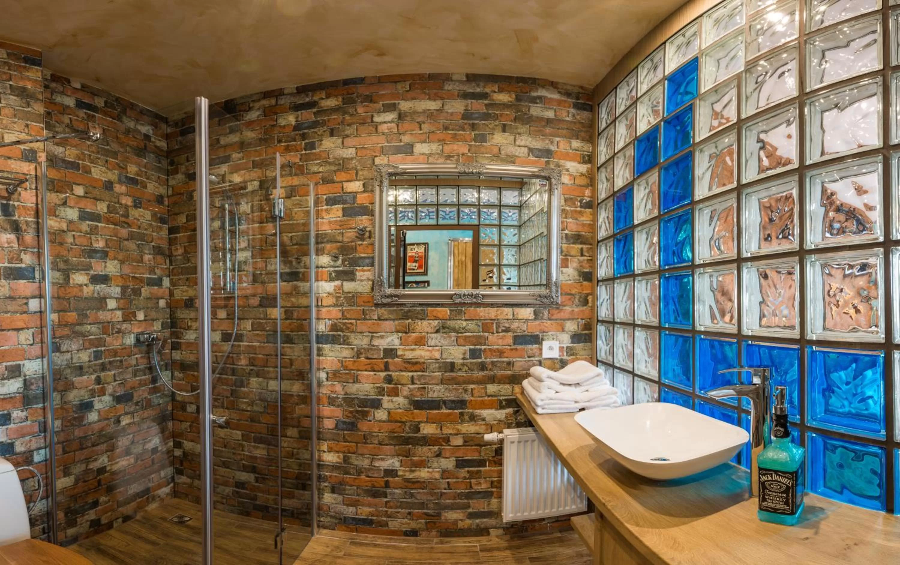 Bathroom in Retro hotel Garage