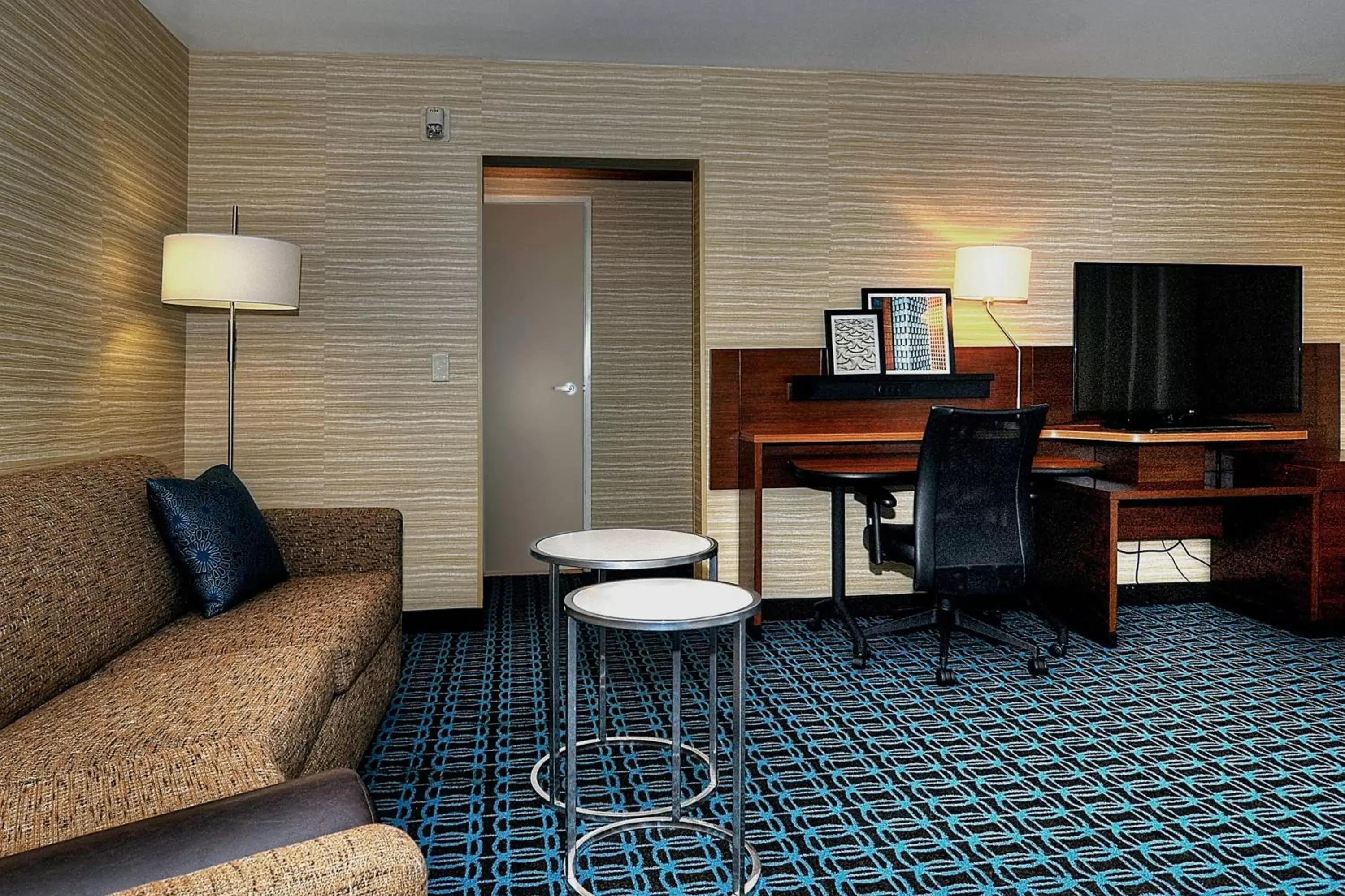 Living room, TV/Entertainment Center in Fairfield Inn & Suites by Marriott Los Angeles Rosemead