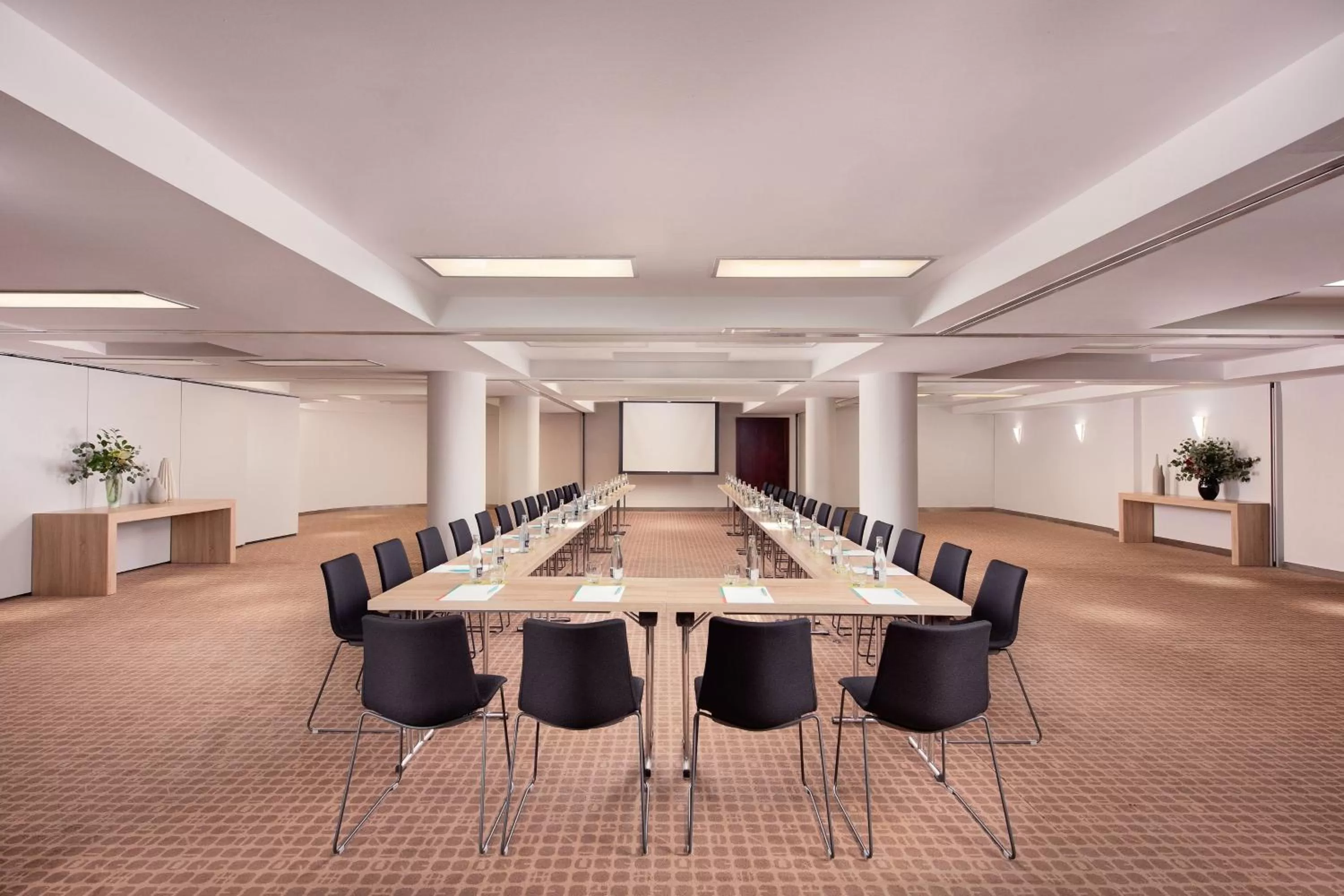 Lounge or bar in Le Meridien Barcelona