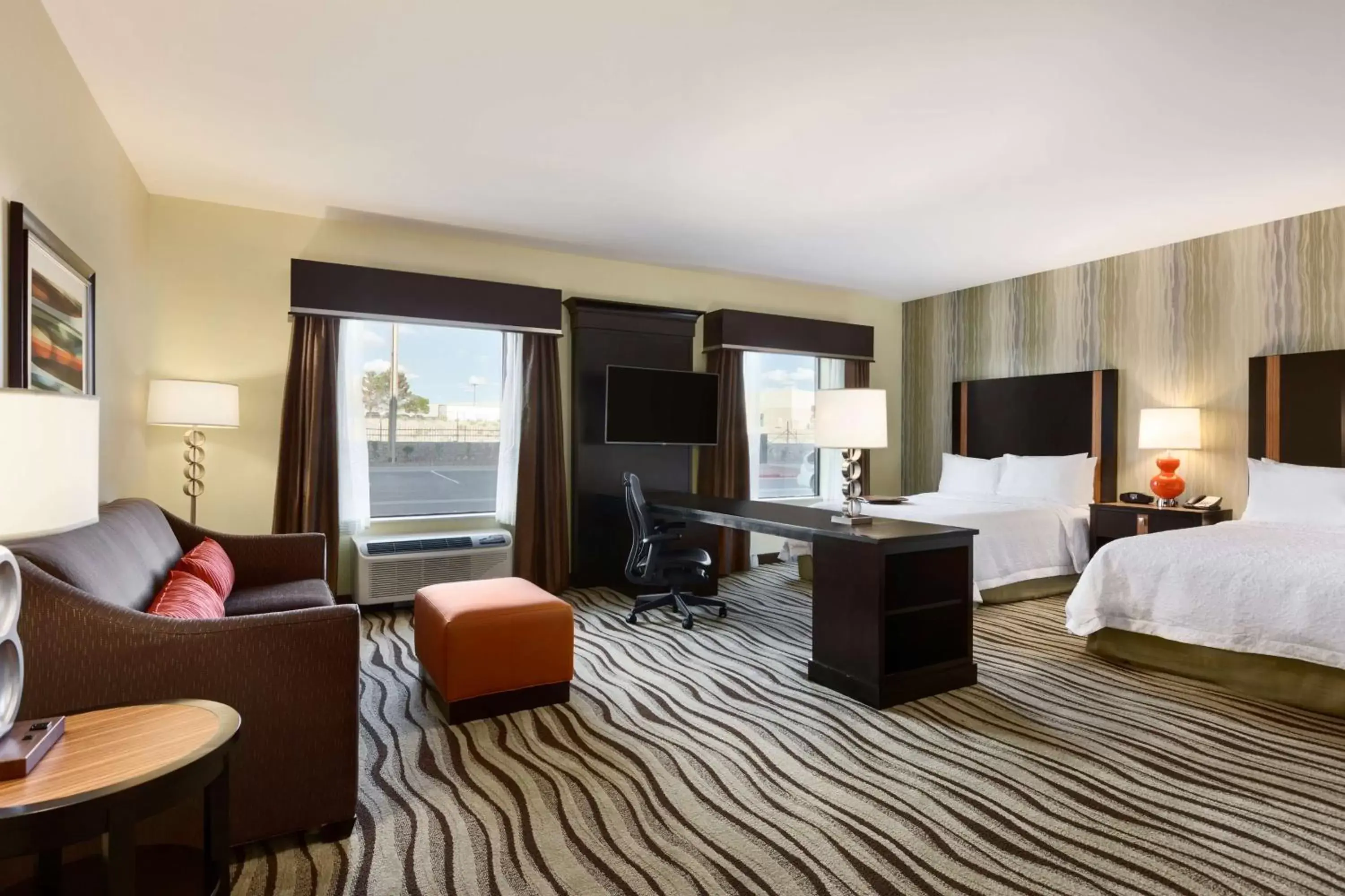 Bed, Seating Area in Hampton Inn & Suites El Paso/East