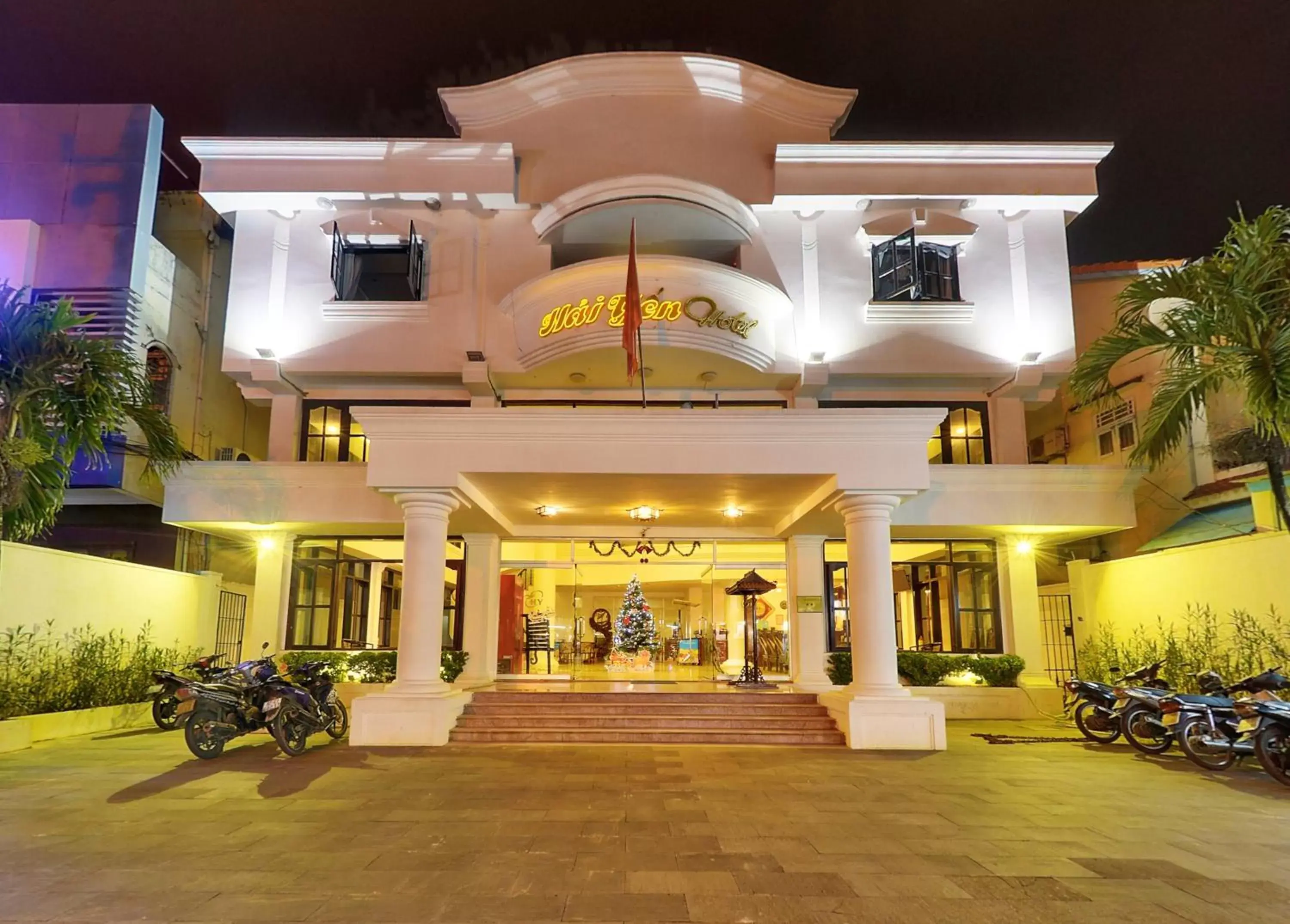 Facade/entrance in Hai Yen Hotel