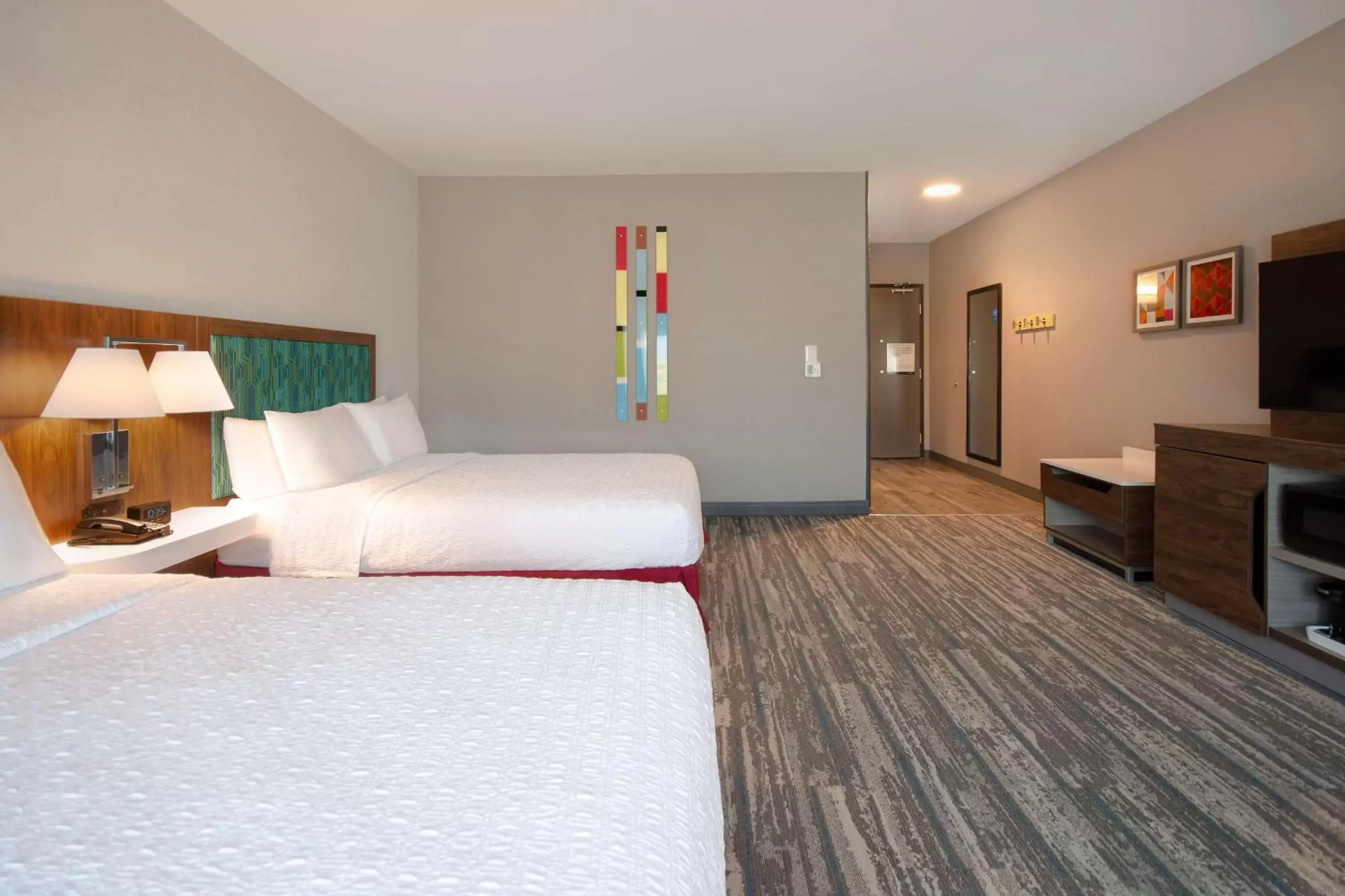 Bed in Hampton Inn & Suites By Hilton Rancho Cucamonga