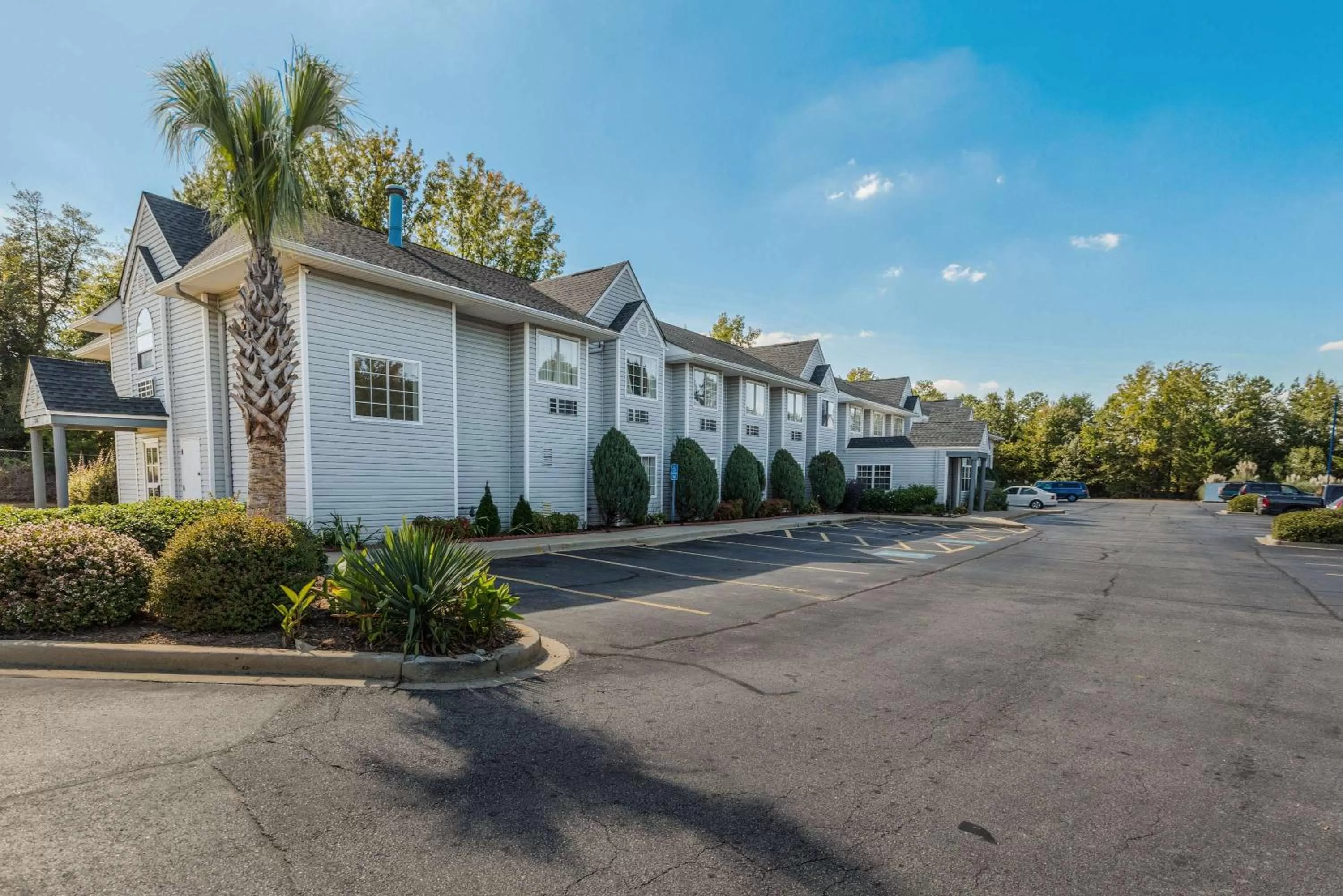 Property building in Motel 6-Simpsonville, SC - Greenville