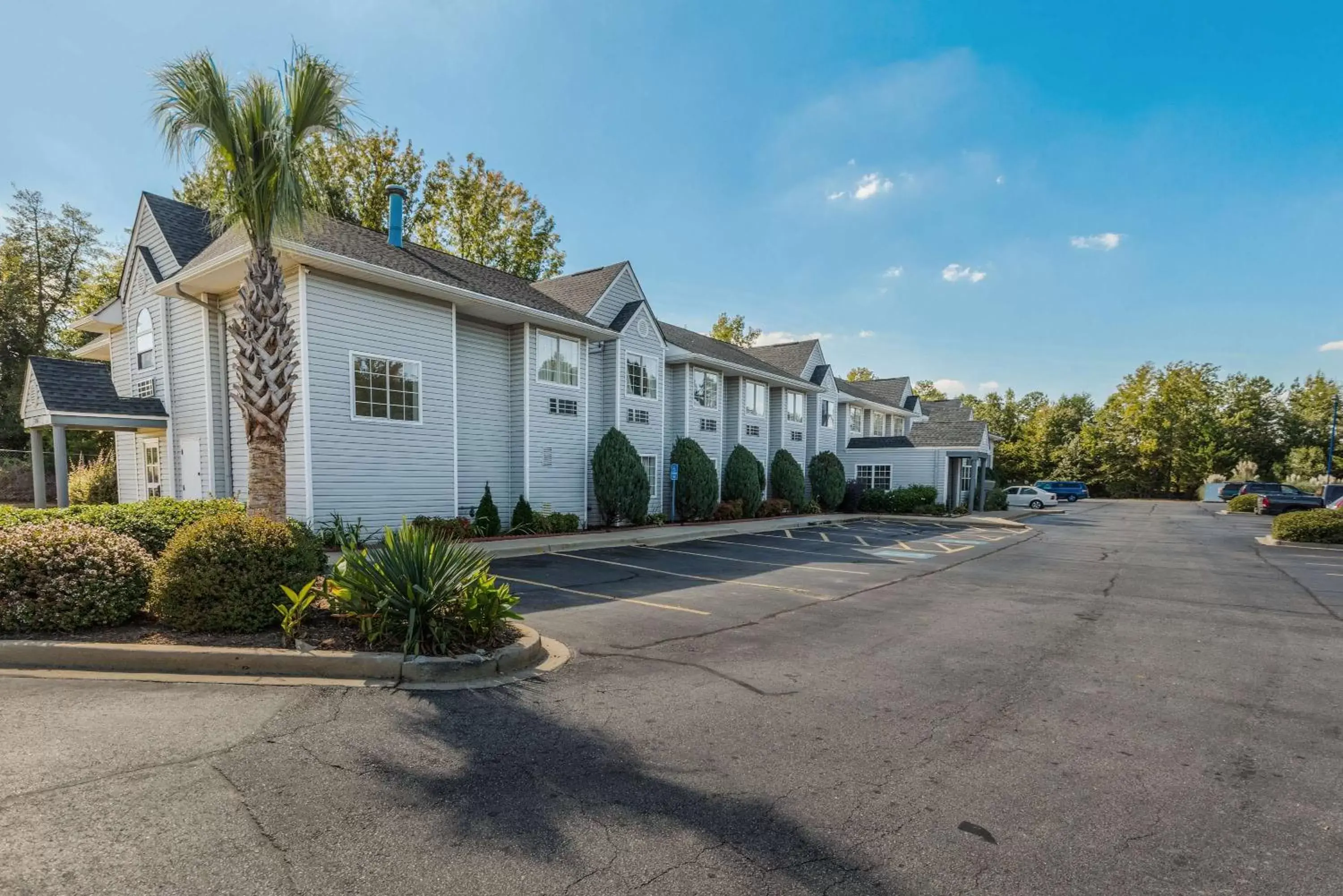 Property building in Motel 6-Simpsonville, SC - Greenville Property building in Motel 6-Simpsonville, SC - Greenville