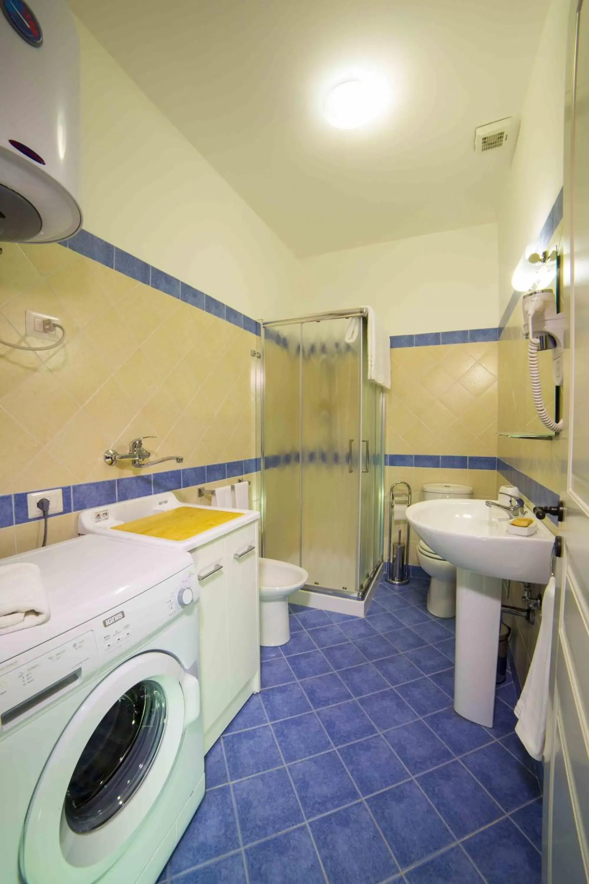 Shower, Bathroom in Dimora De Mauro