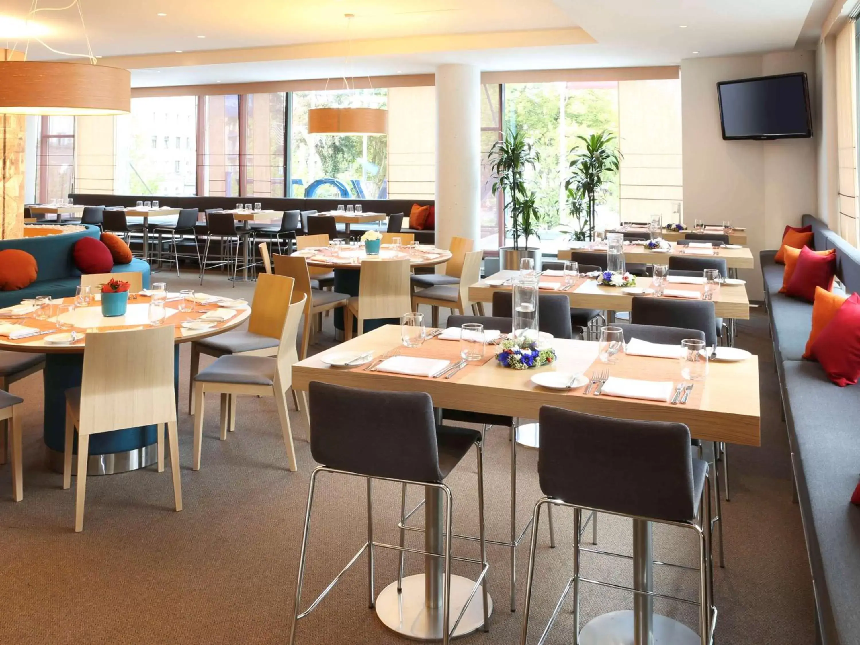 Restaurant/Places to Eat in Novotel Vilnius Centre
