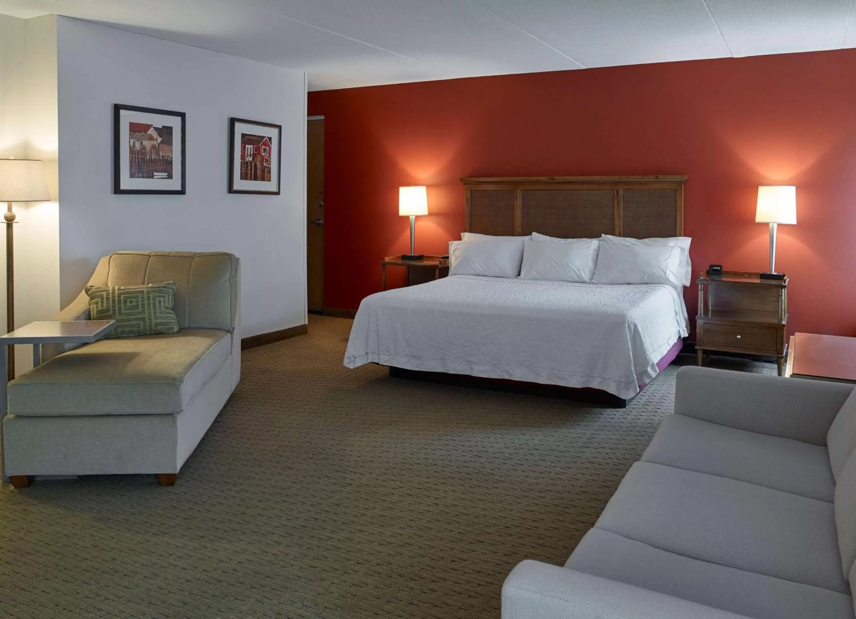 Bed in Hampton Inn Portland-Airport