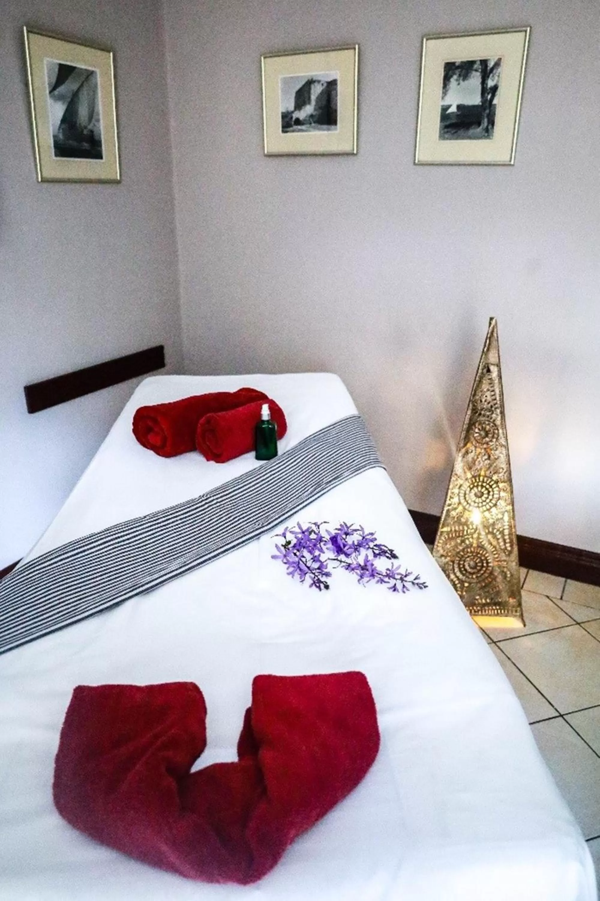 Massage, Bed in The Heron By Sarovar Portico India