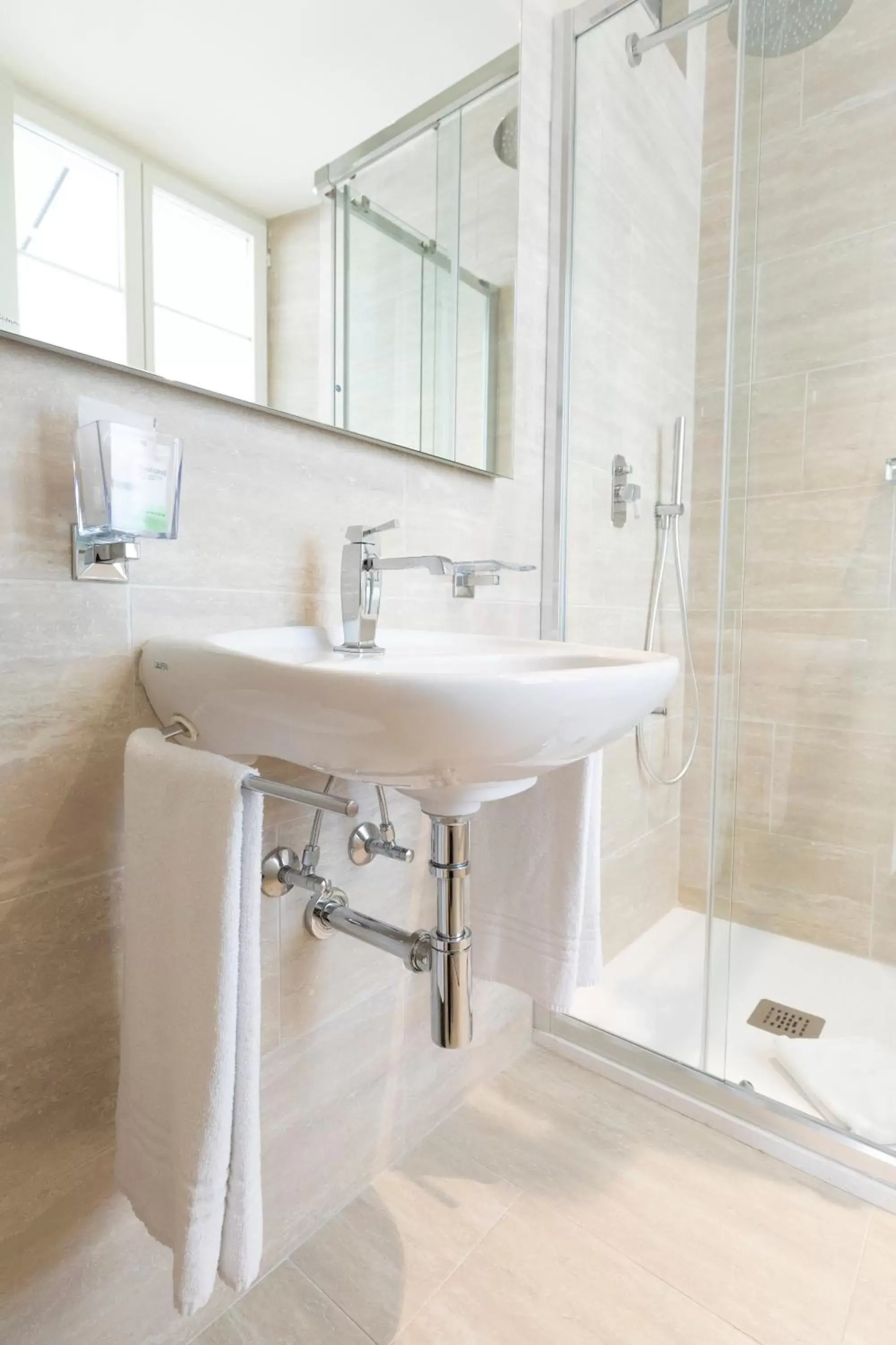 Shower, Bathroom in Lac Hotel