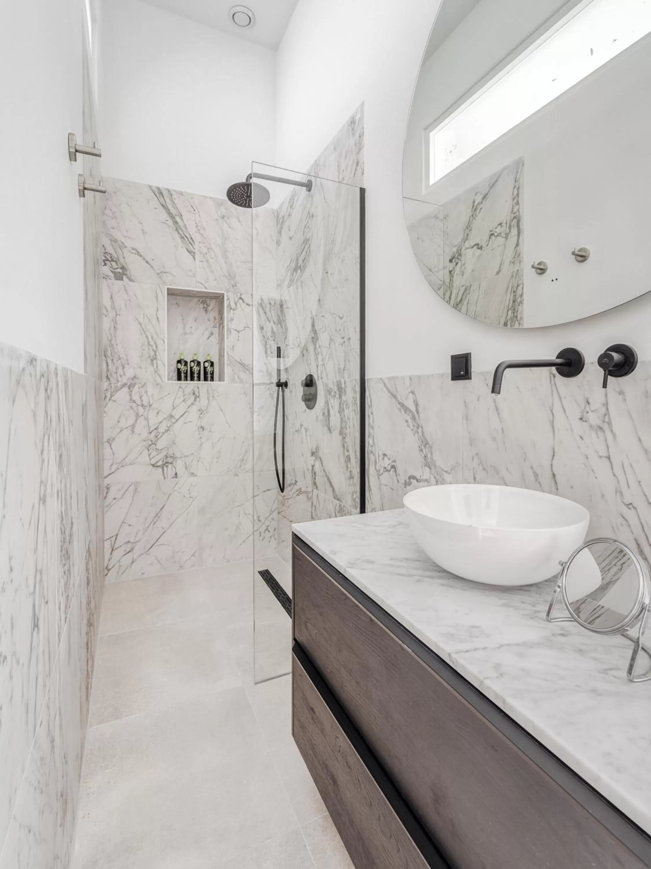 Bathroom in City Rooms Amsterdam Hemonystraat - Digital access