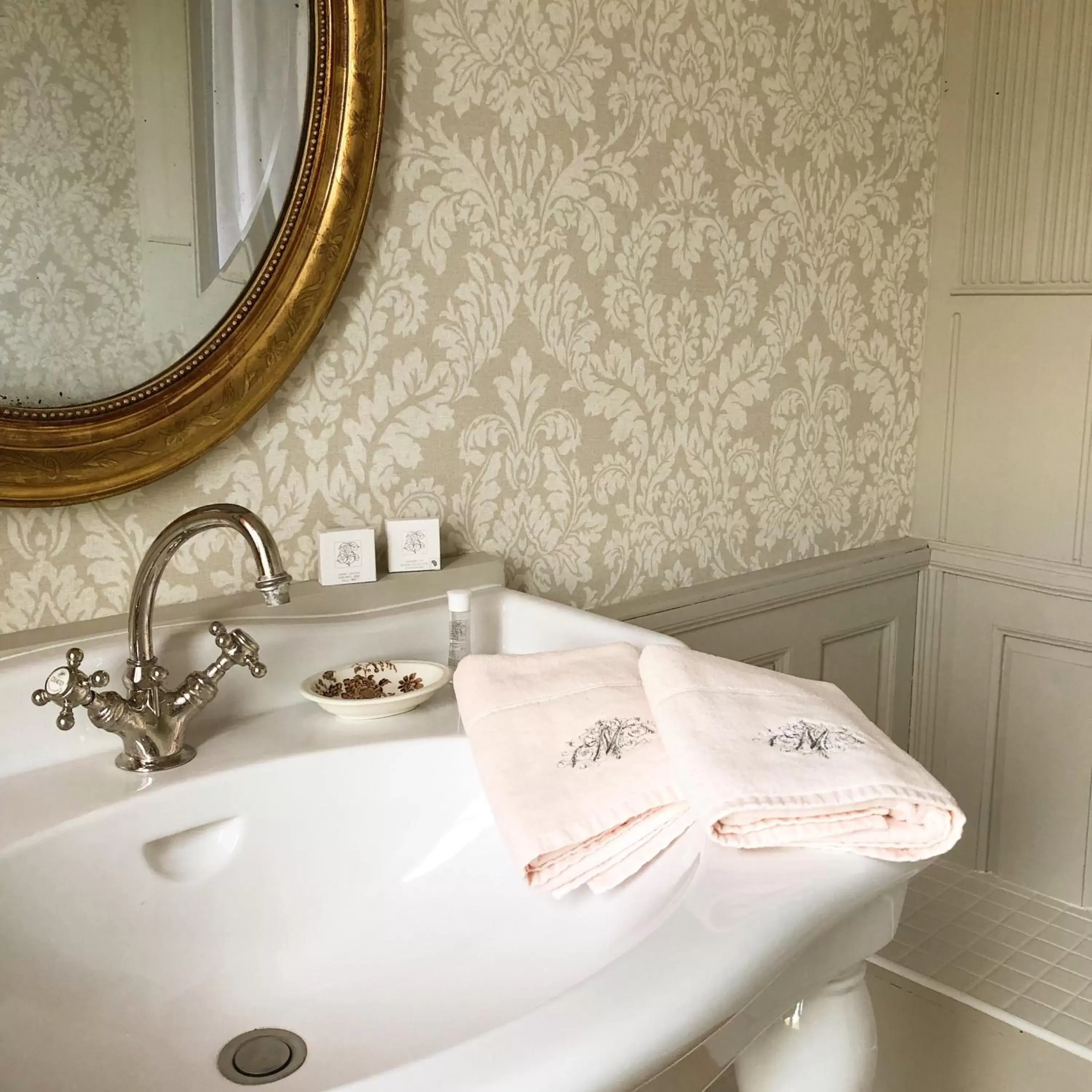 Bathroom in Castel Saint-Léonard