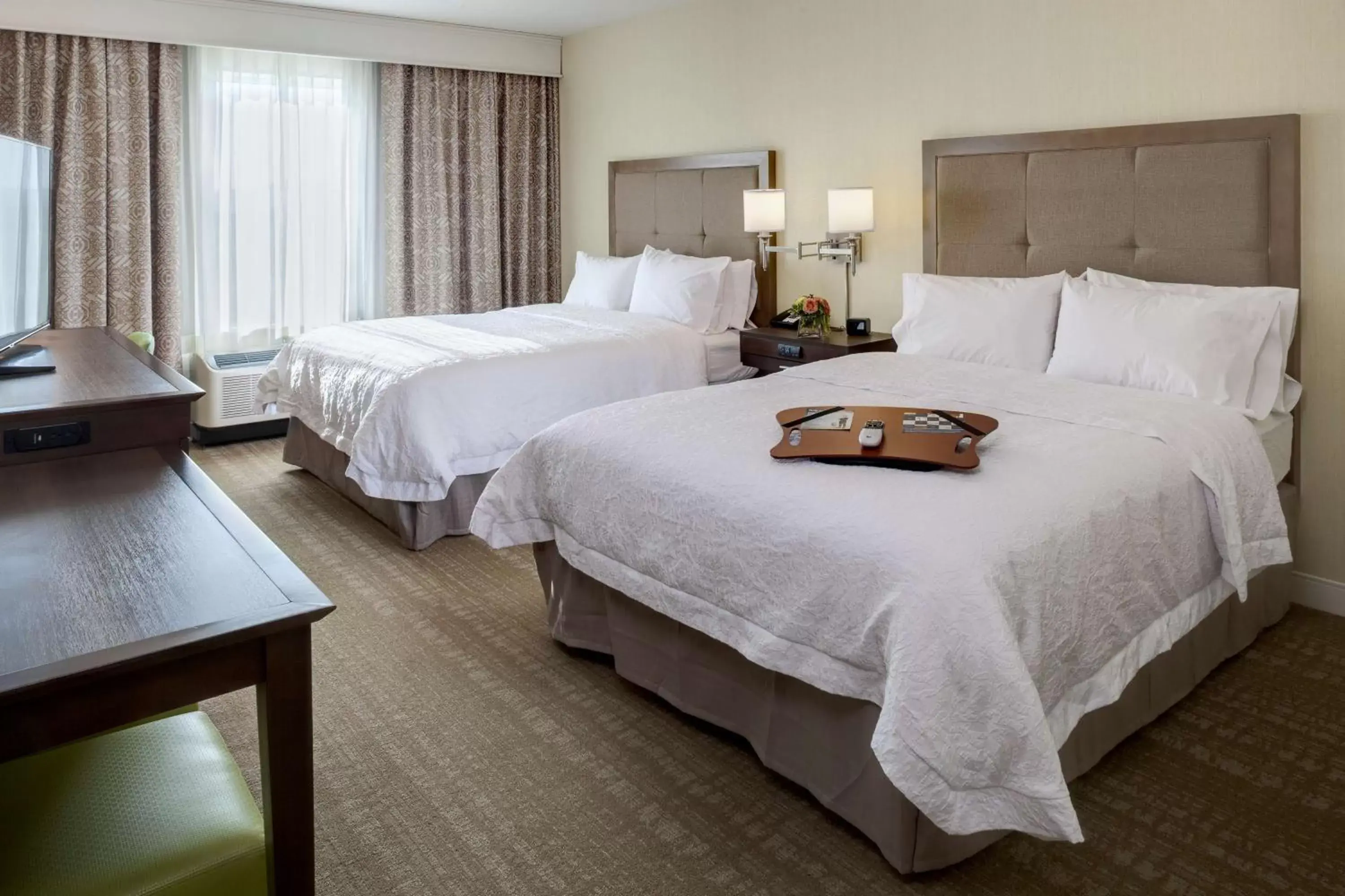 Bed in Hampton Inn & Suites Blythe, CA