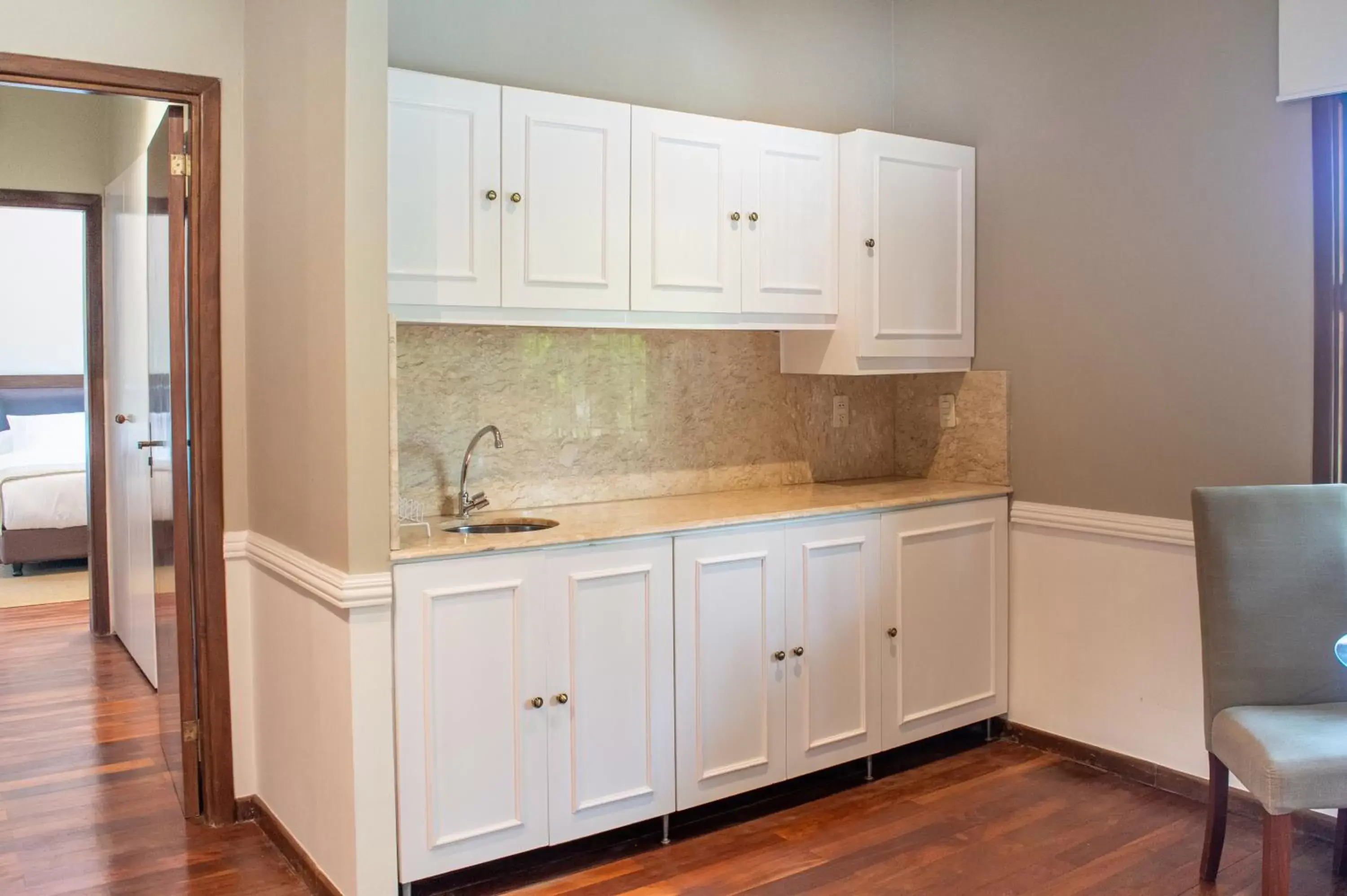 Kitchen/Kitchenette in Las Lomas Casa Hotel